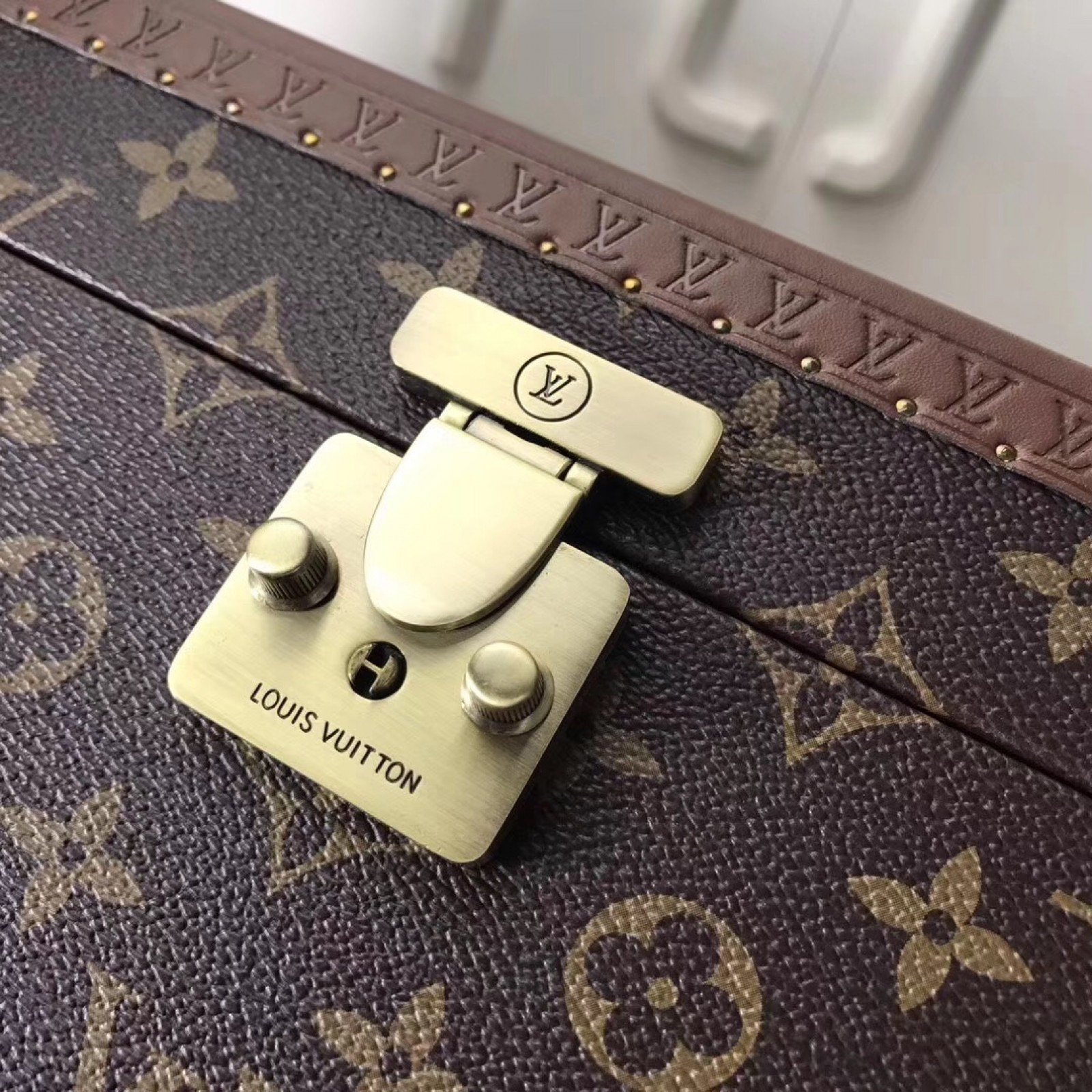 LV Cosmetics Case M21221