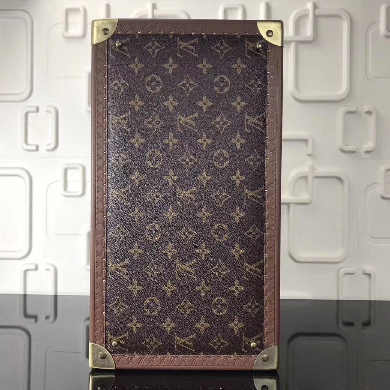 LV Cosmetics Case M21221