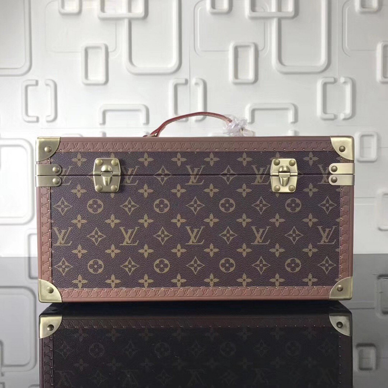 LV Cosmetics Case M21221