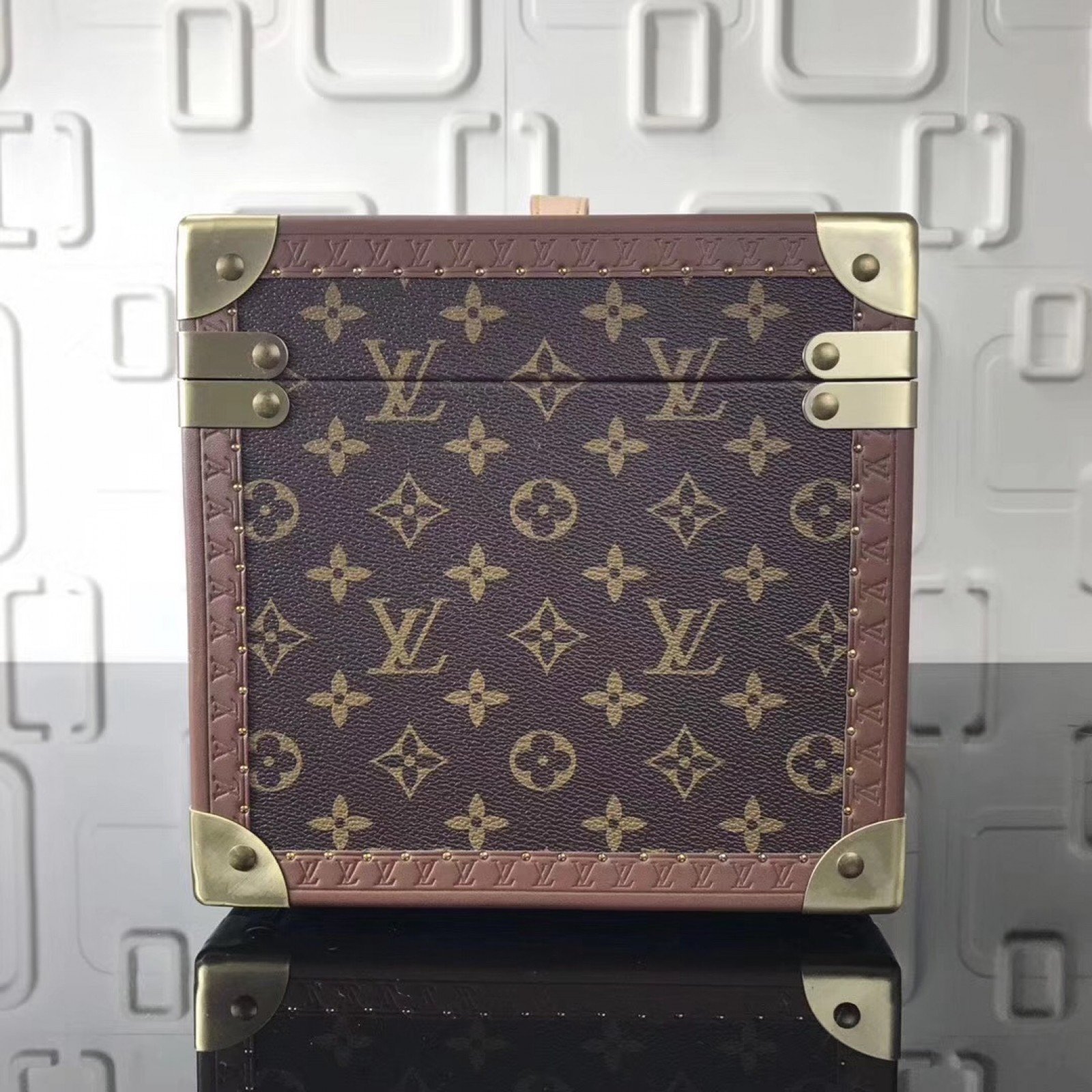 LV Cosmetics Case M21221