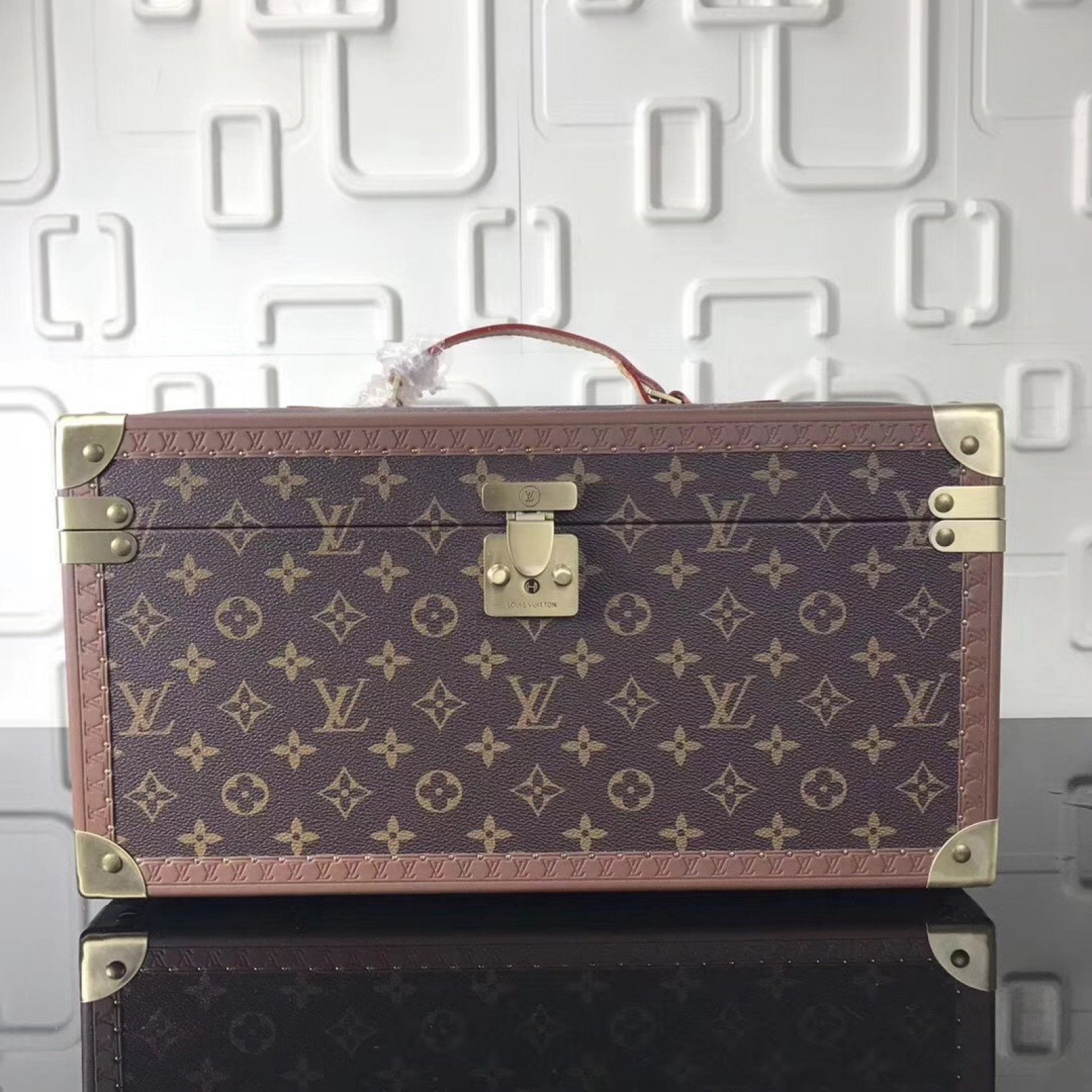 LV Cosmetics Case M21221