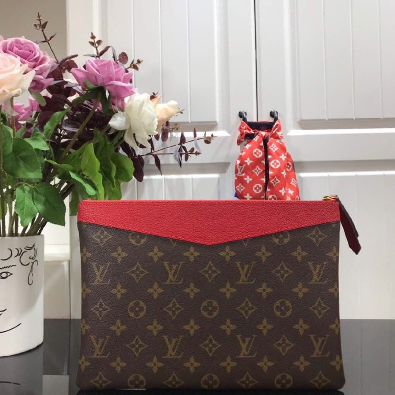 LV DAILY POUCH M62048