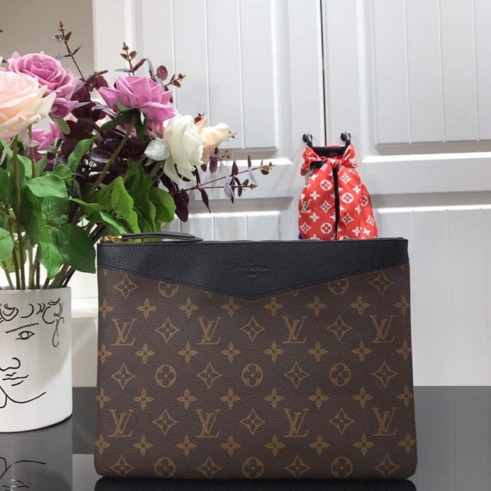 LV DAILY POUCH M62048