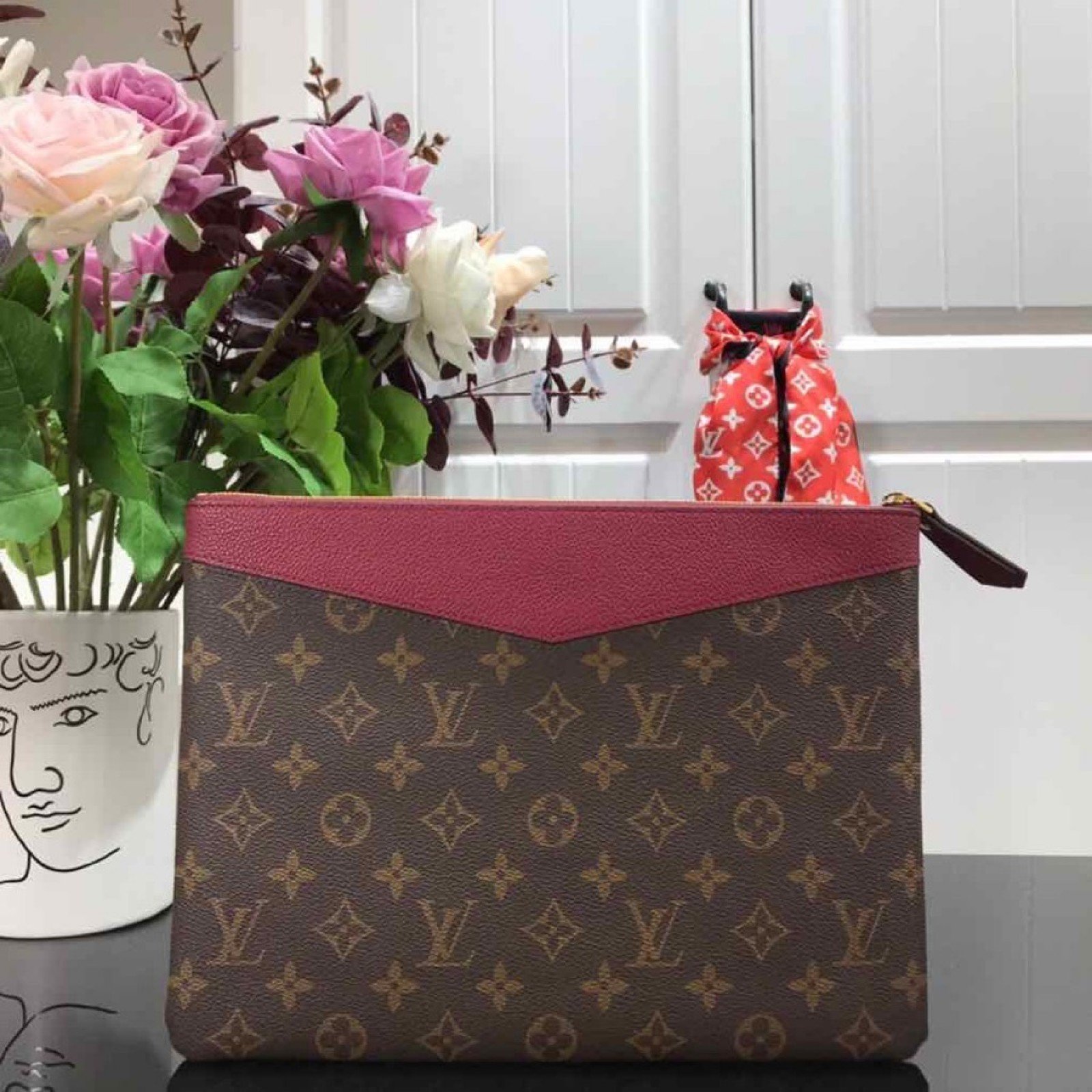 LV DAILY POUCH M62048