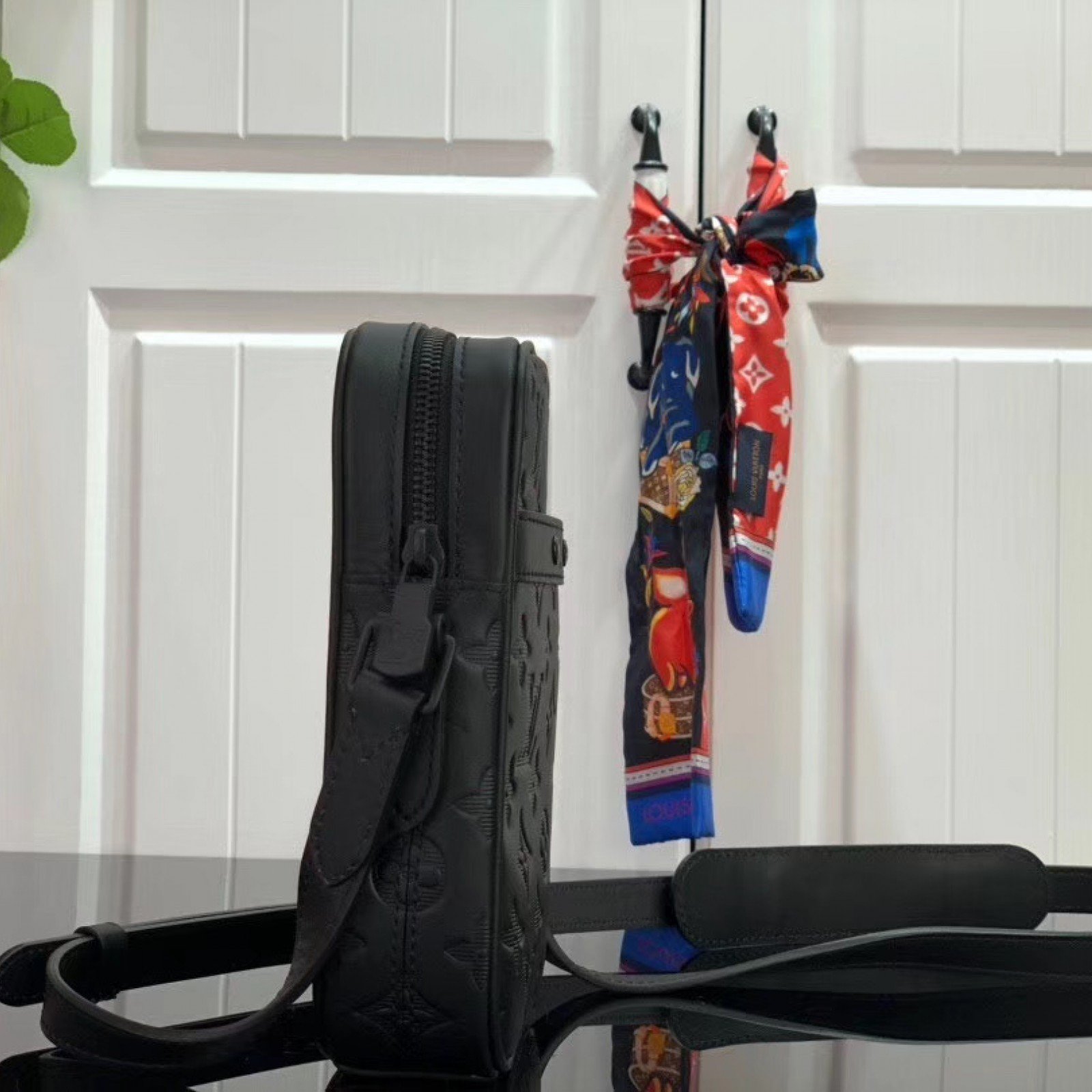LV DANUBE SLIM M44972