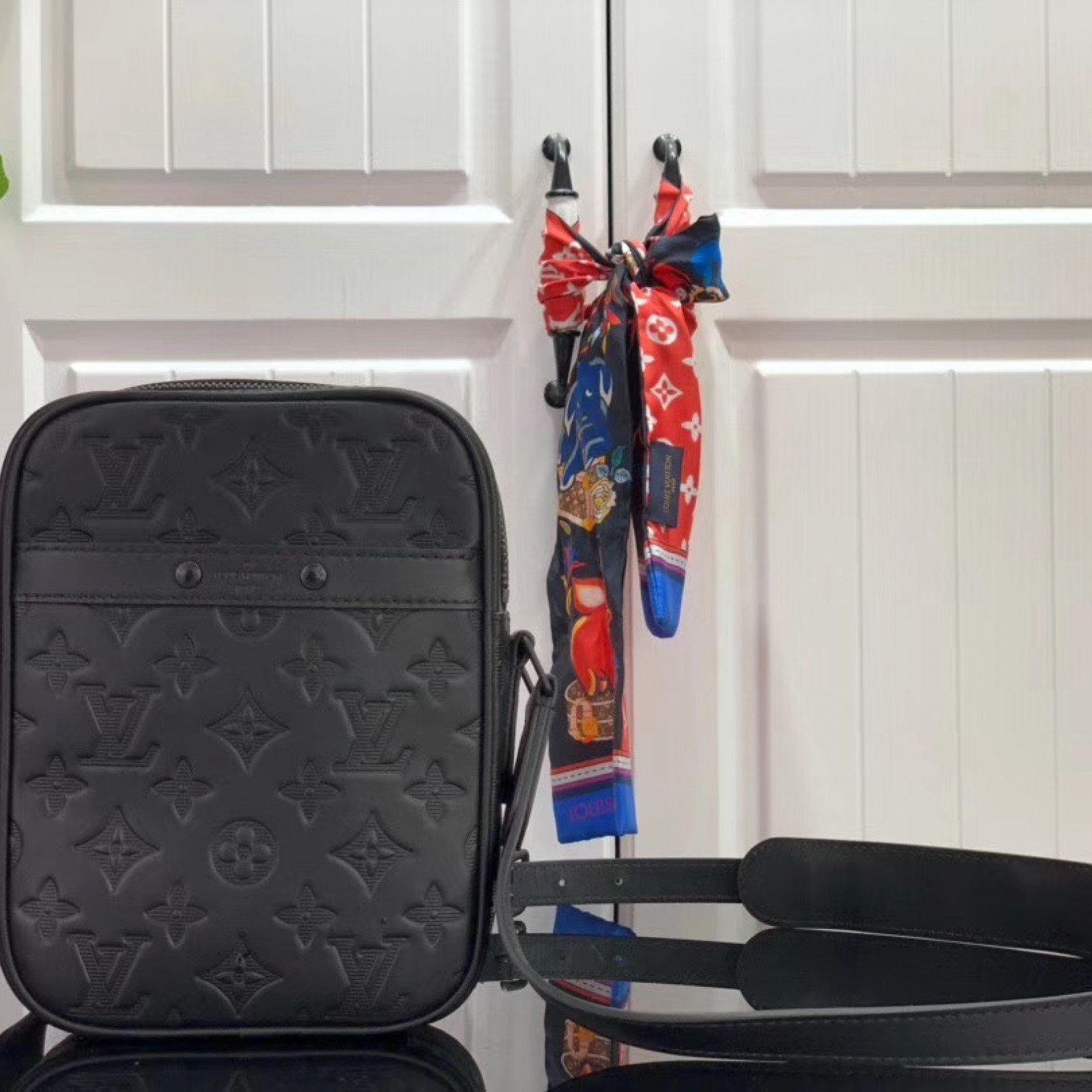 LV DANUBE SLIM M44972