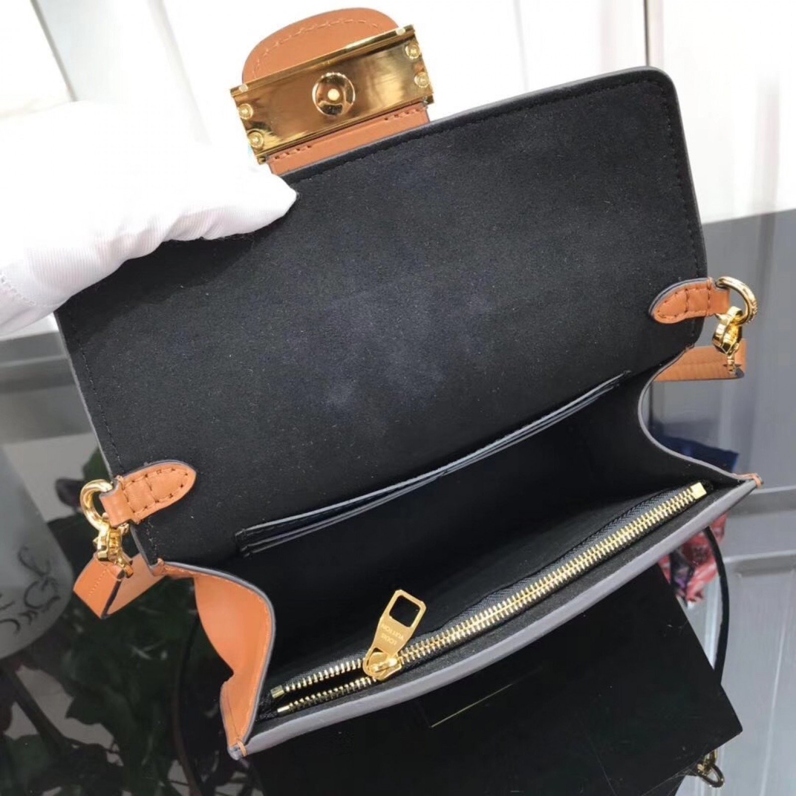 LV DAUPHINE CLUTCH BAG M44980