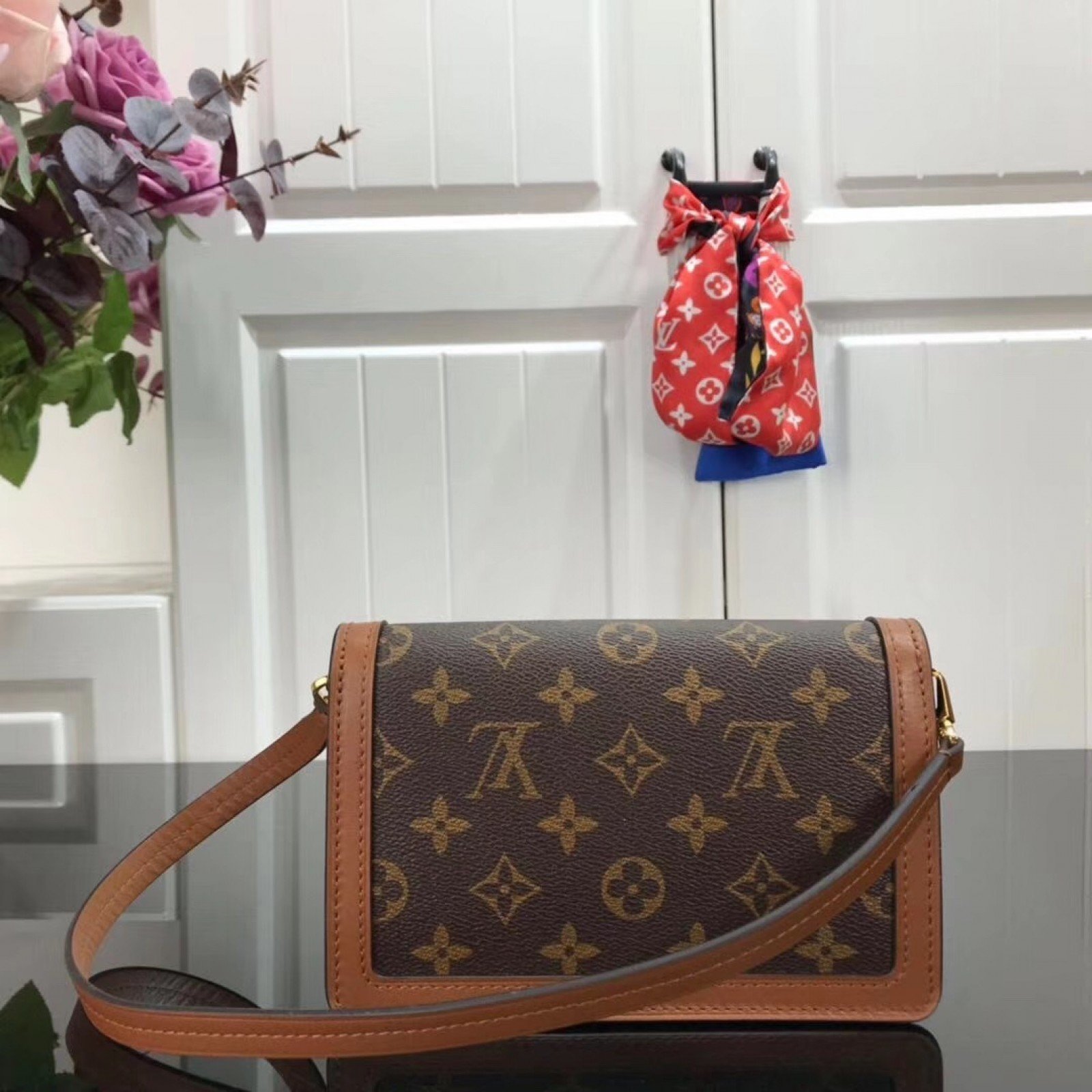 LV DAUPHINE CLUTCH BAG M44980