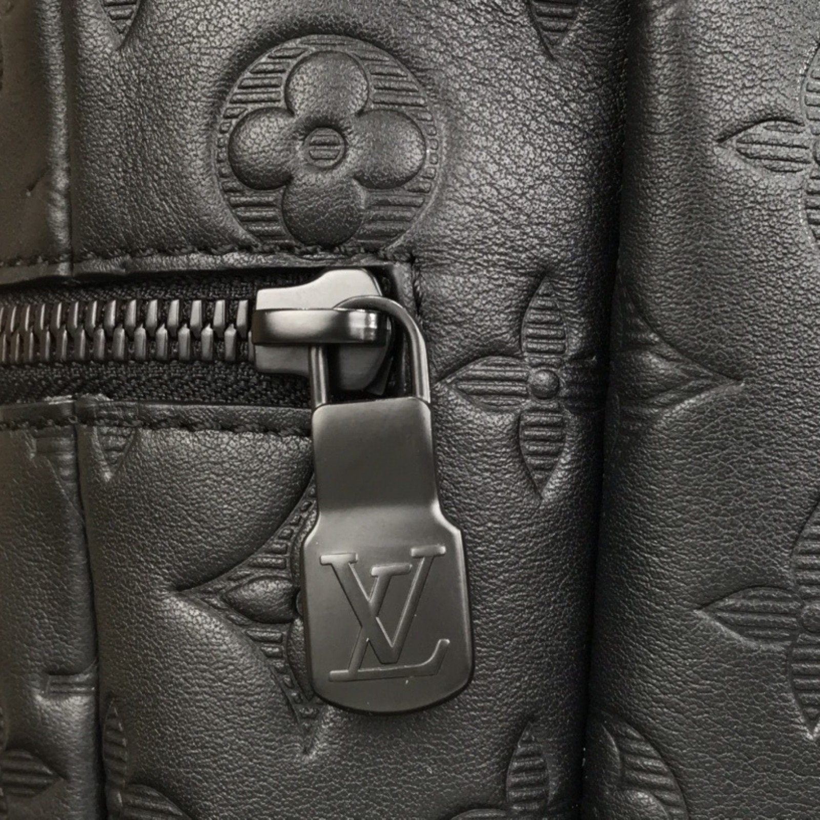 LV DISCOVERY BACKPACK M43680