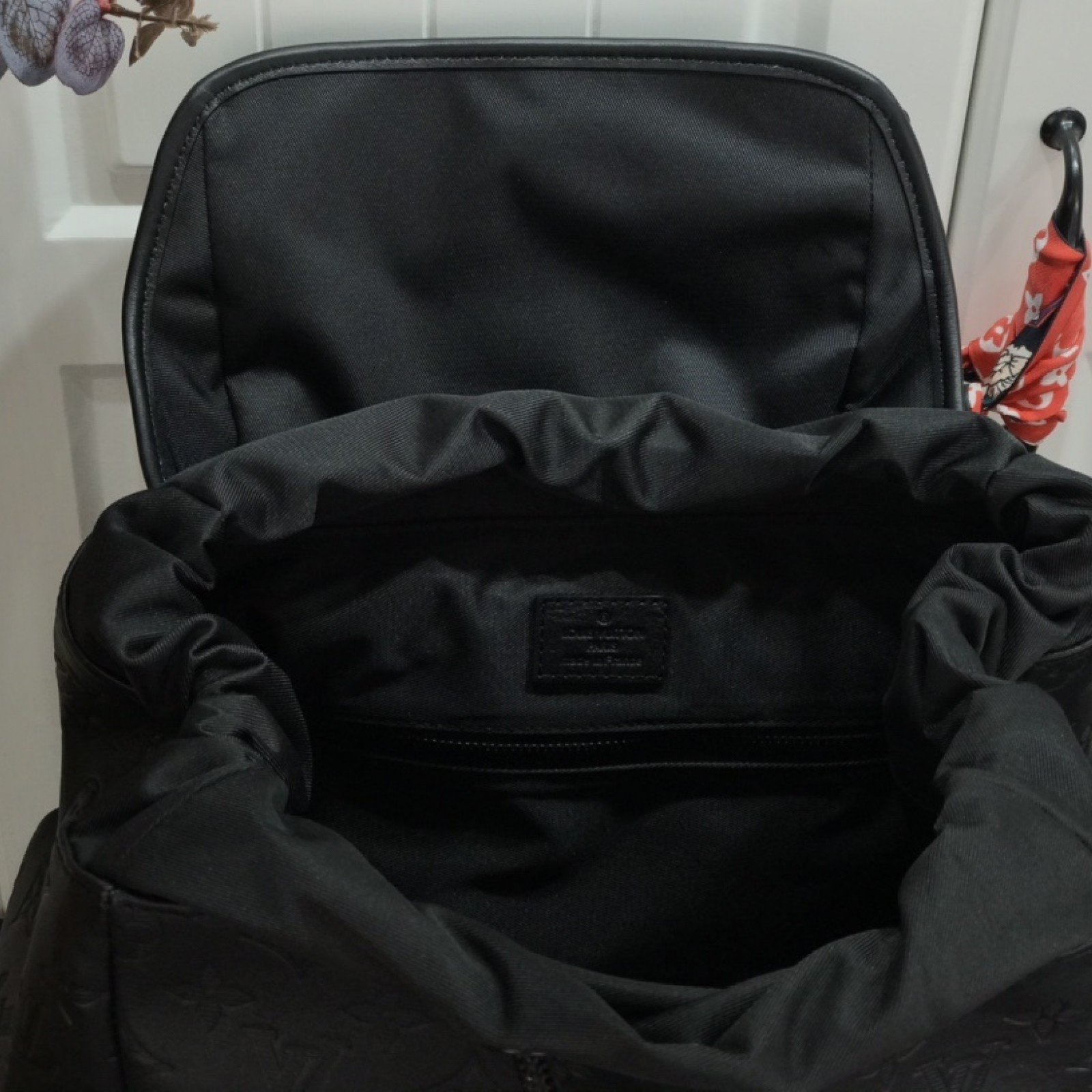 LV DISCOVERY BACKPACK M43680