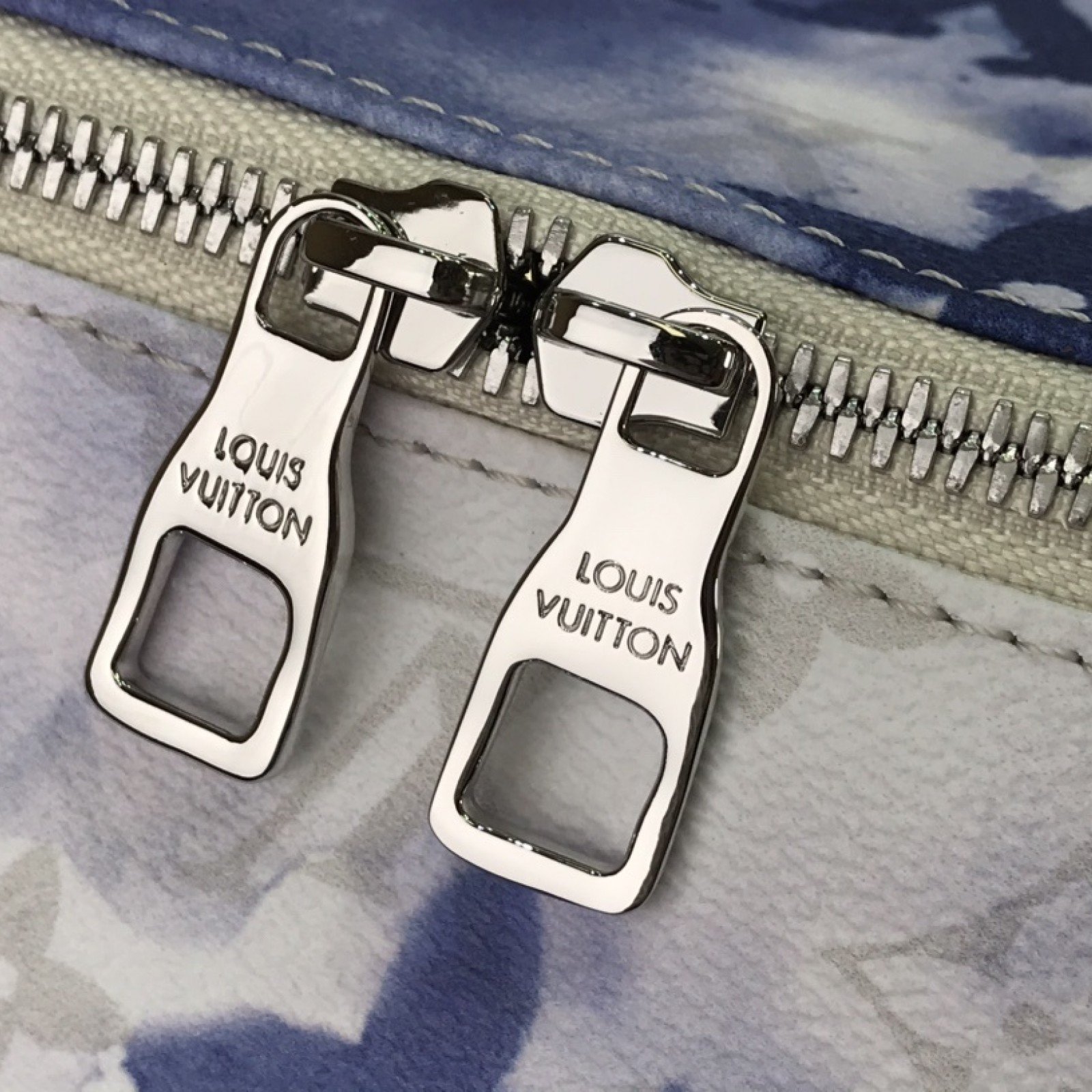 LV DISCOVERY BACKPACK M45760