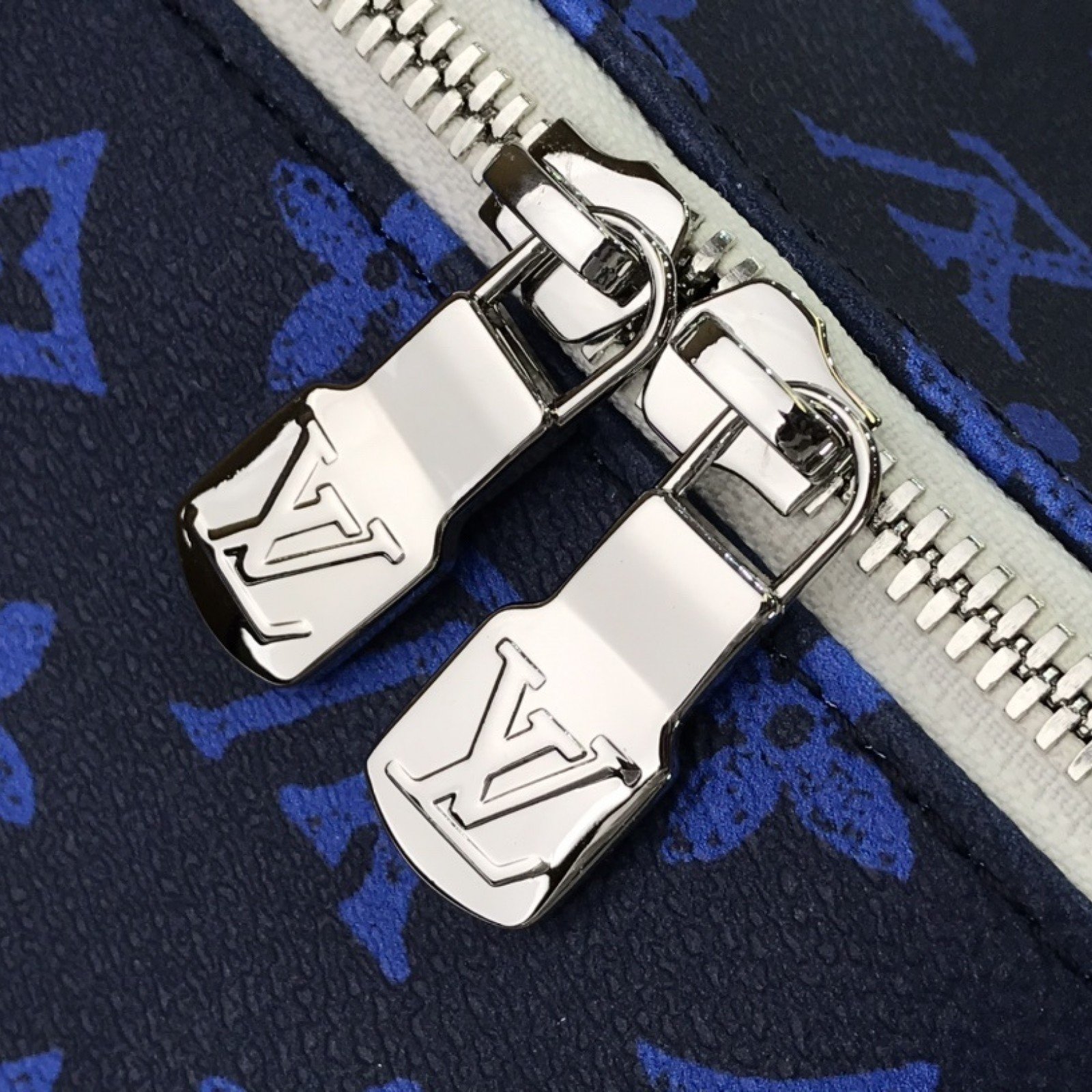 LV DISCOVERY BACKPACK M46118SZ