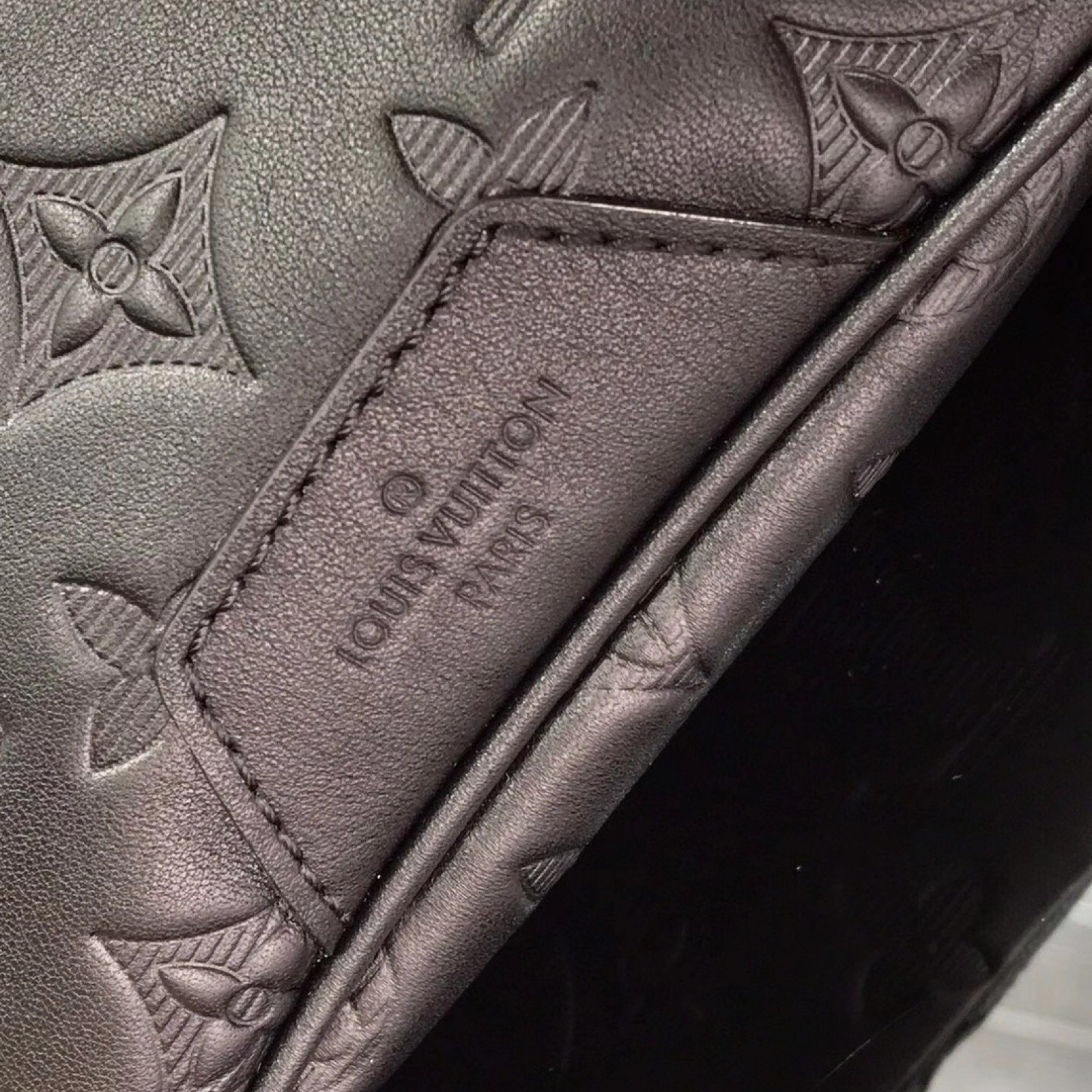 LV DISCOVERY BUMBAG M44388