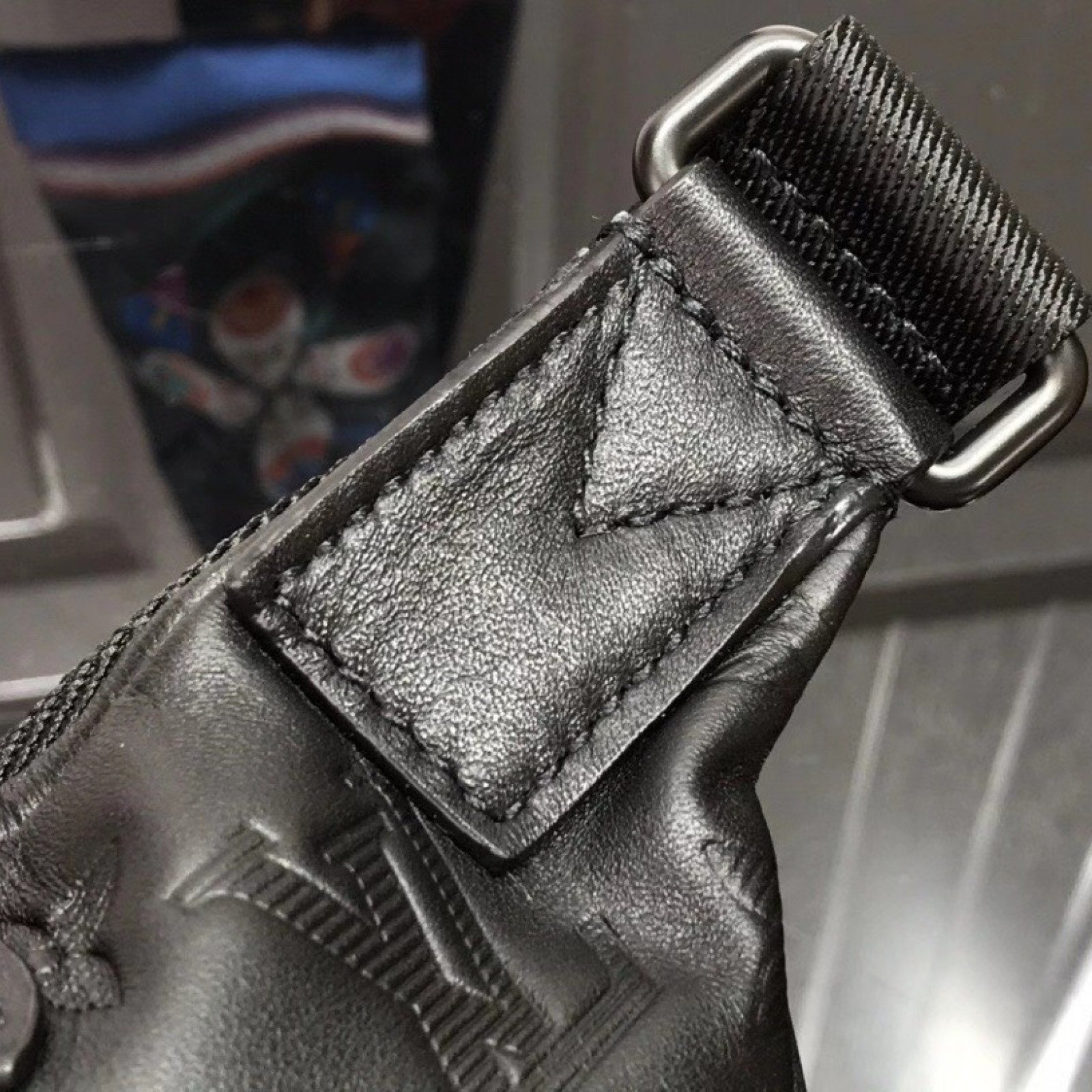 LV DISCOVERY BUMBAG M44388