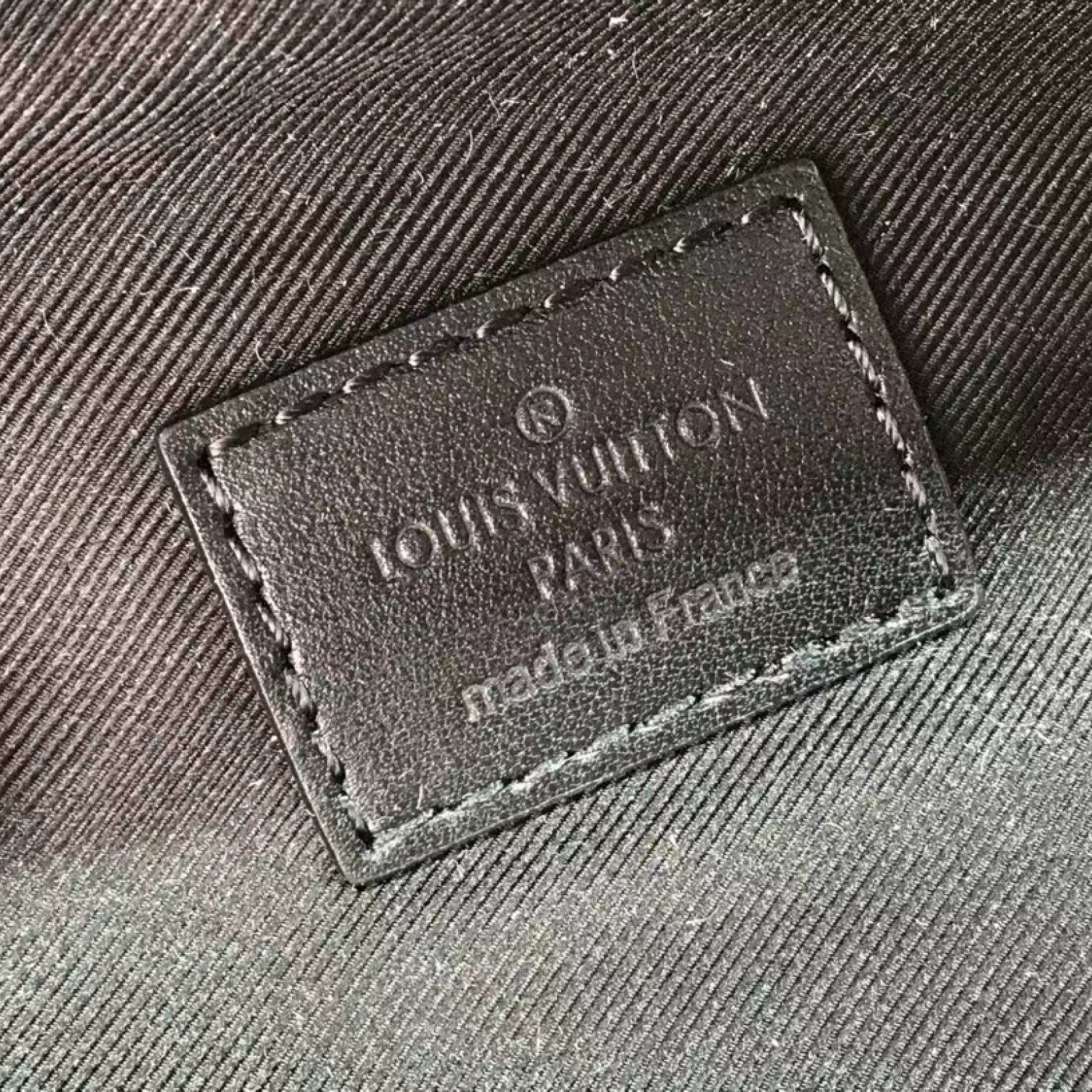 LV DISCOVERY BUMBAG M44388