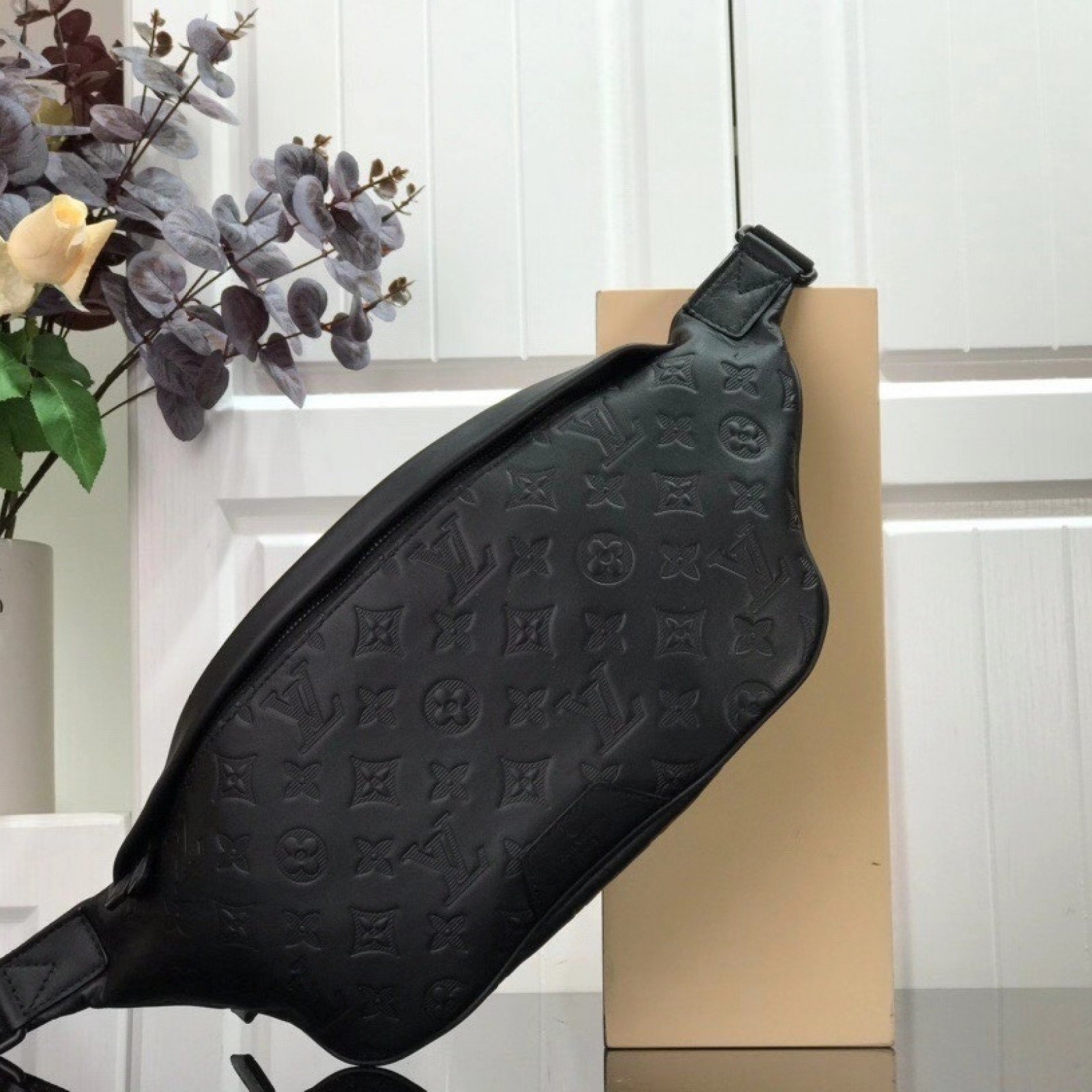 LV DISCOVERY BUMBAG M44388