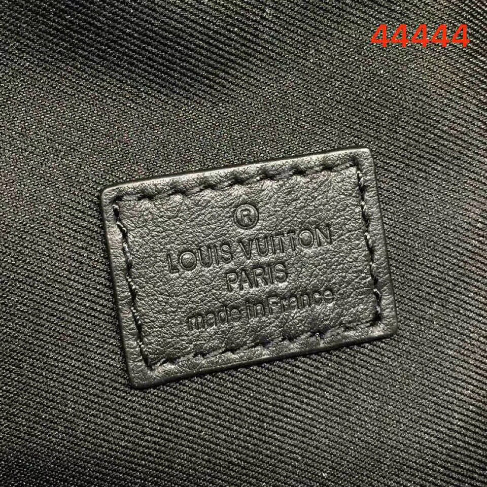 LV DISCOVERY BUMBAG M44444