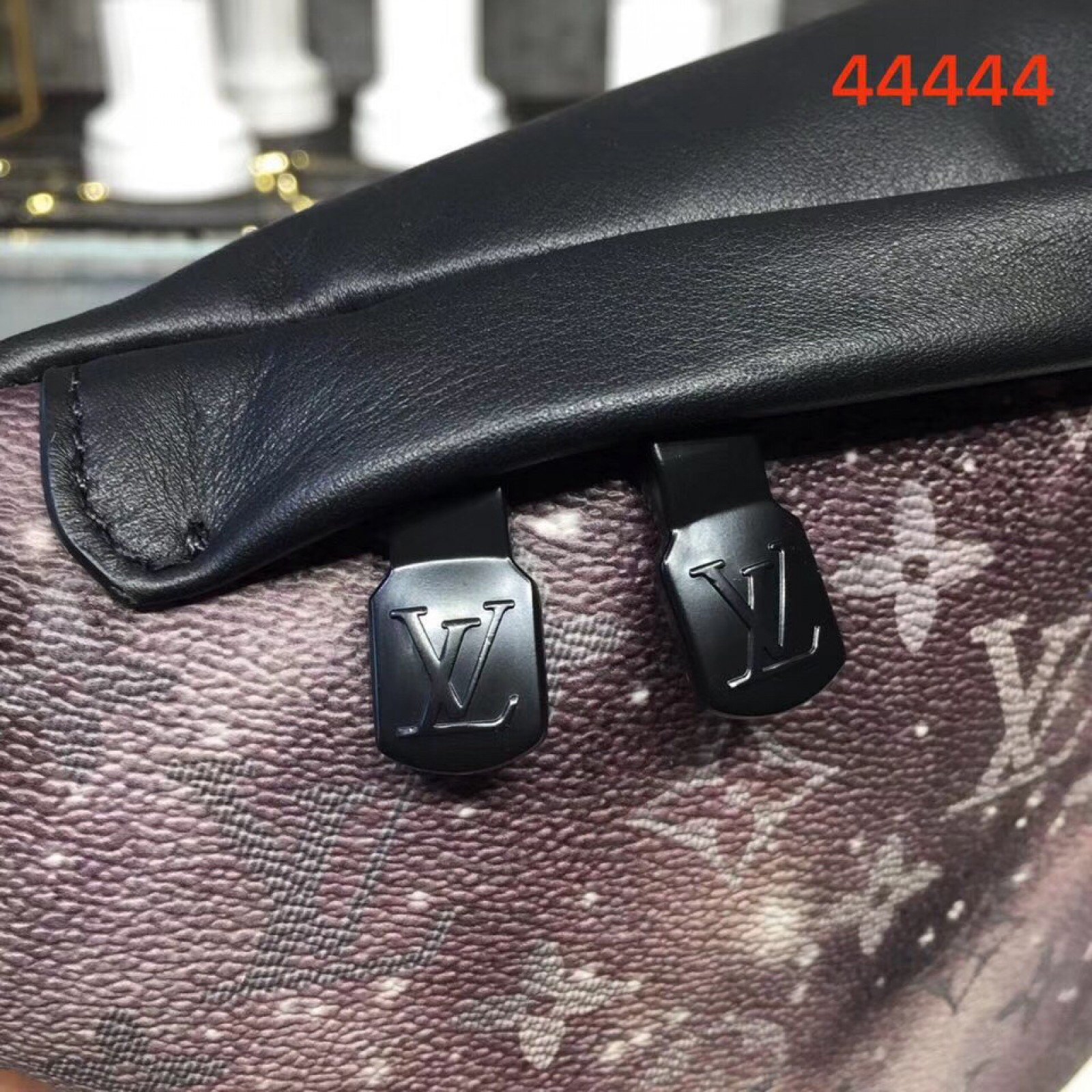LV DISCOVERY BUMBAG M44444