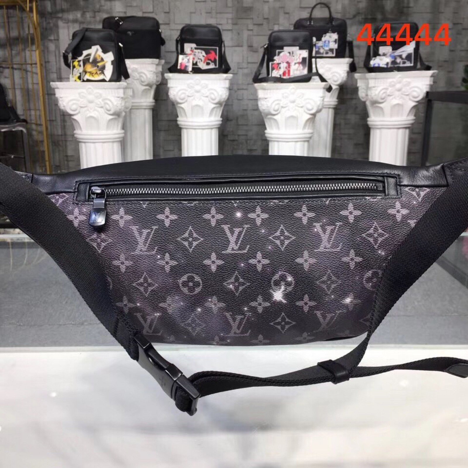 LV DISCOVERY BUMBAG M44444