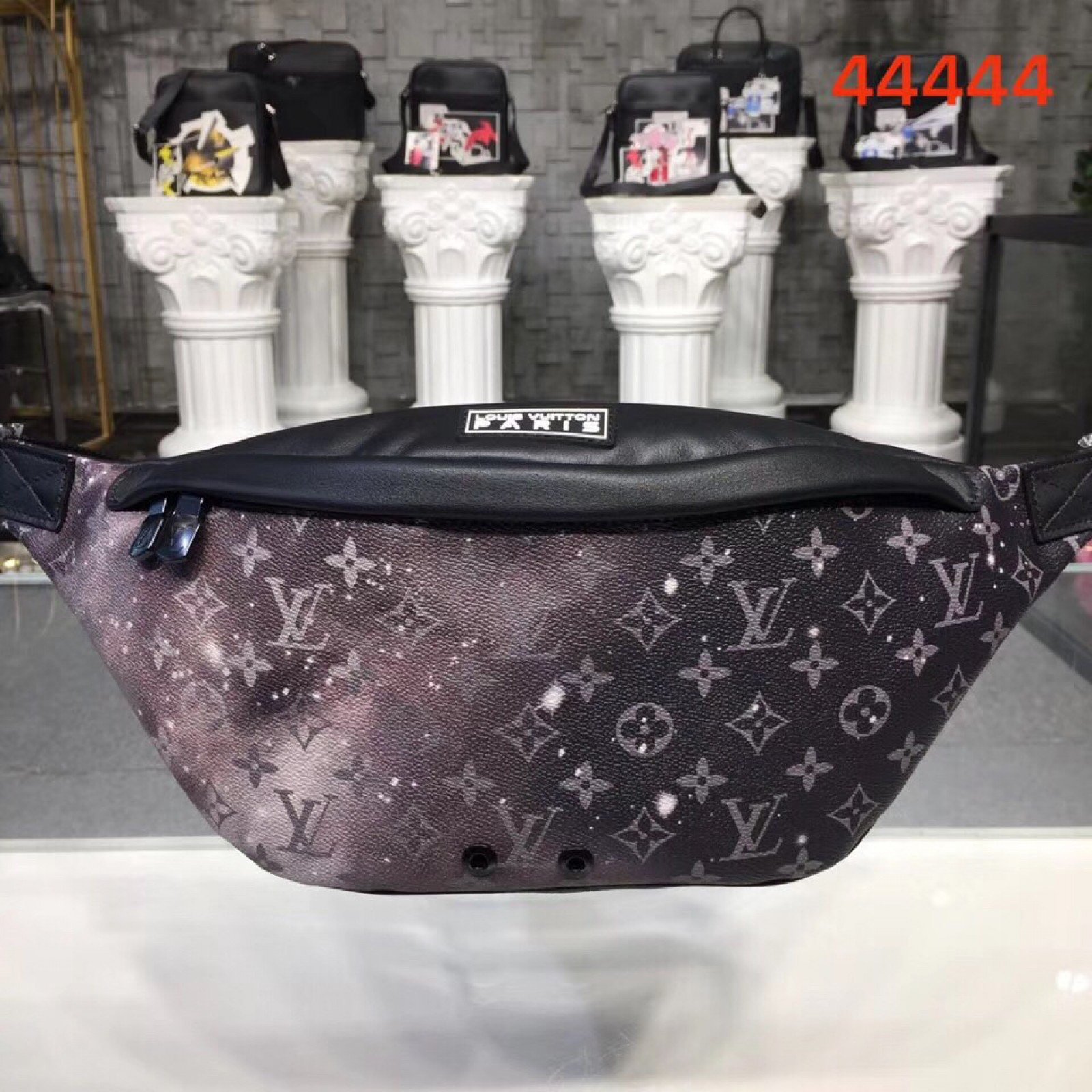 LV DISCOVERY BUMBAG M44444