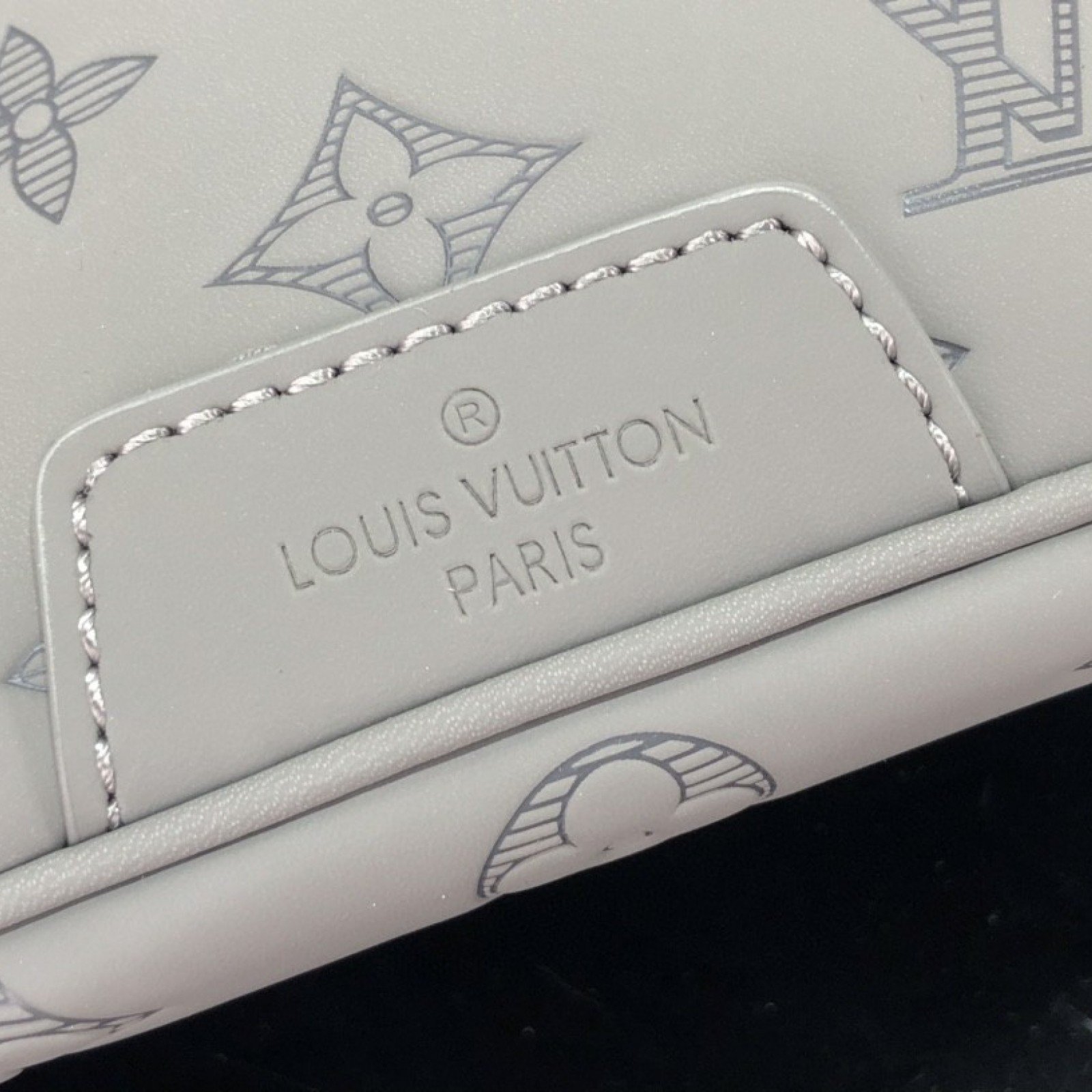 LV DISCOVERY BUMBAG M46108