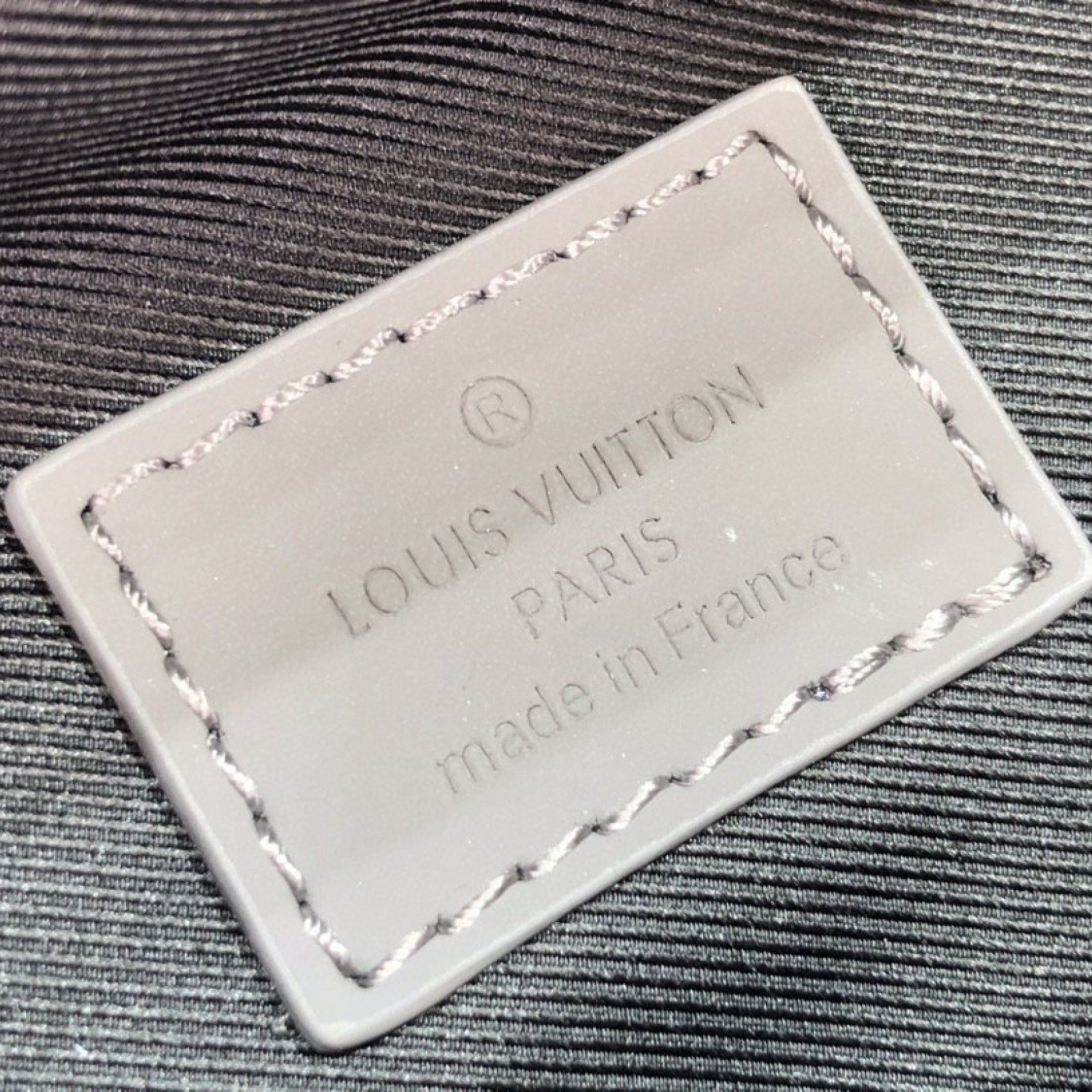 LV DISCOVERY BUMBAG M46108