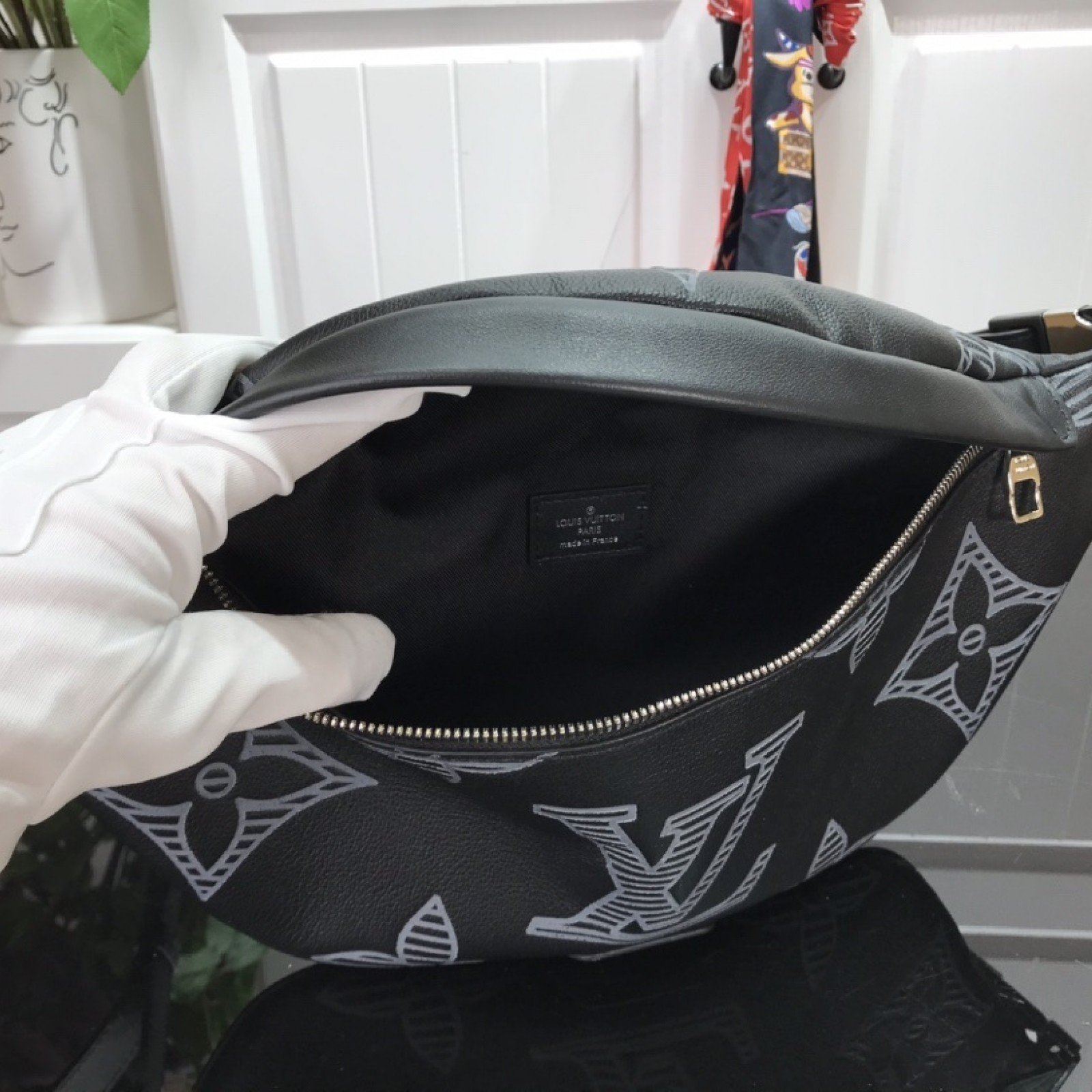 LV DISCOVERY BUMBAG M57289