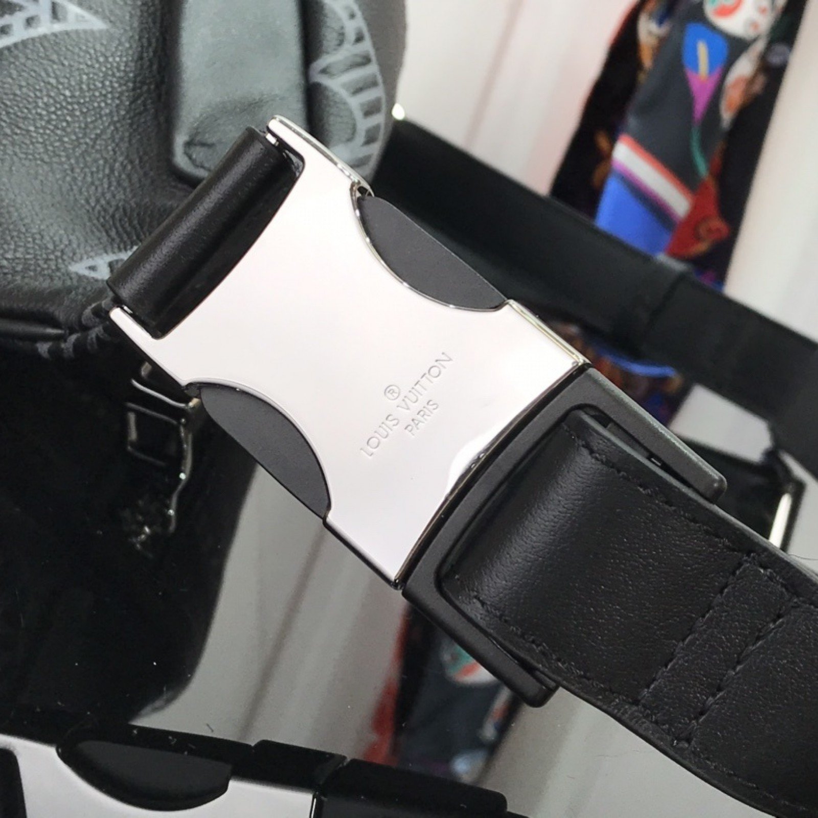 LV DISCOVERY BUMBAG M57289