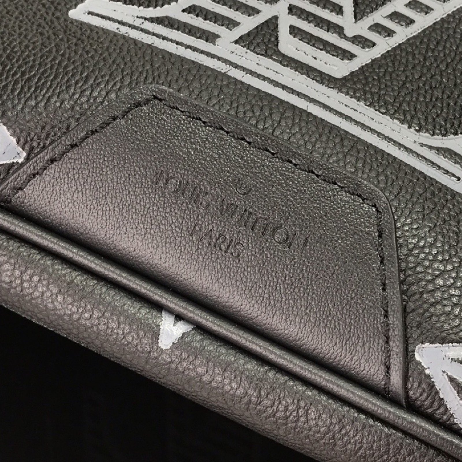 LV DISCOVERY BUMBAG M57289