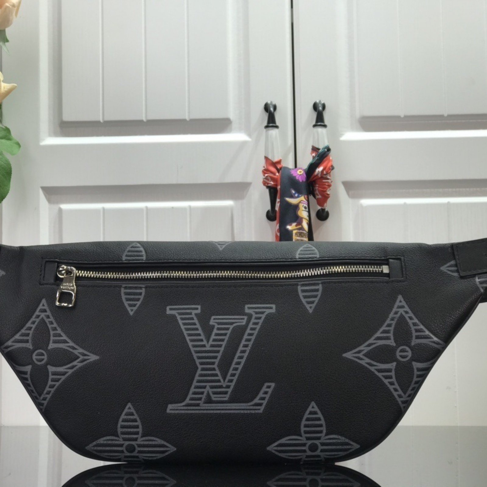 LV DISCOVERY BUMBAG M57289