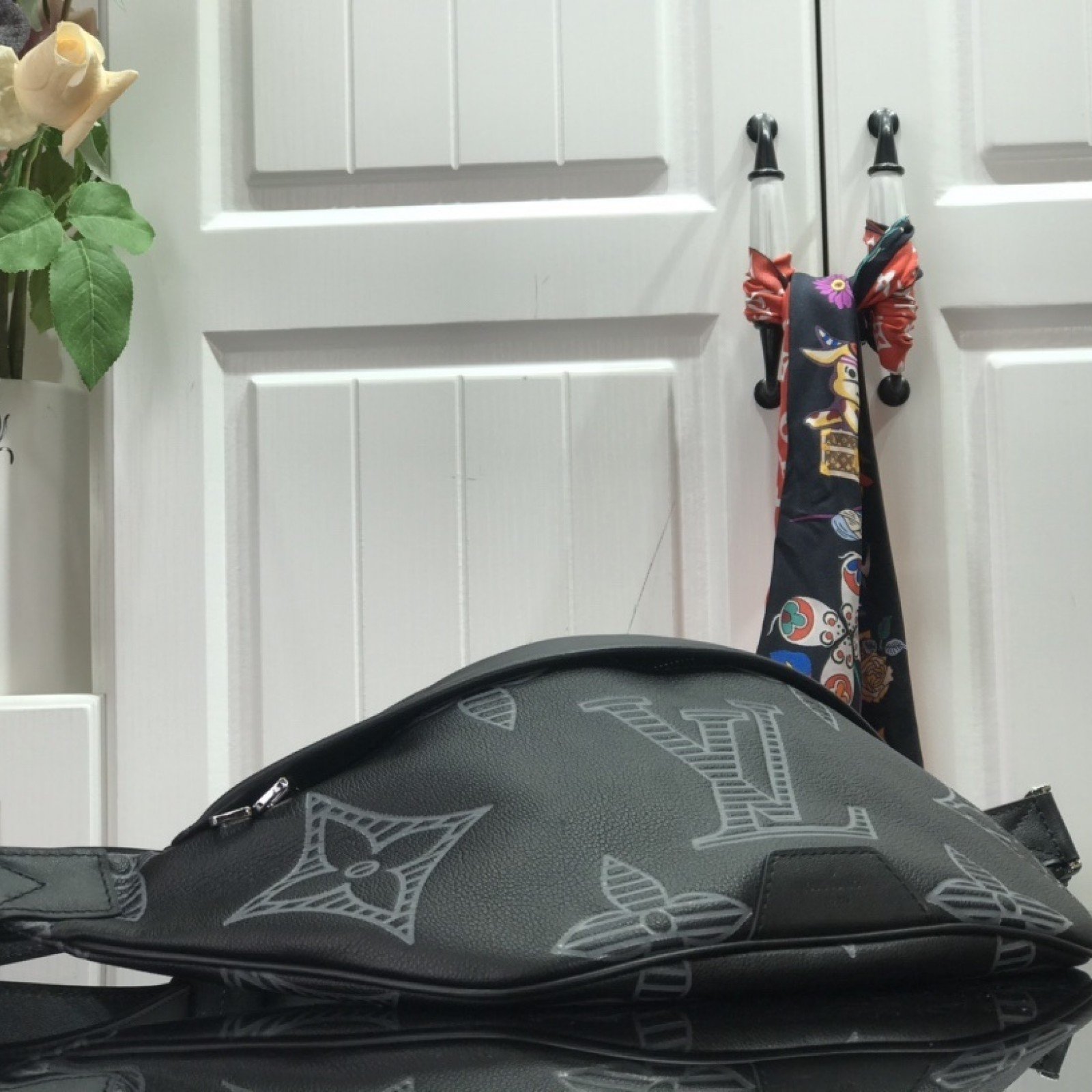 LV DISCOVERY BUMBAG M57289