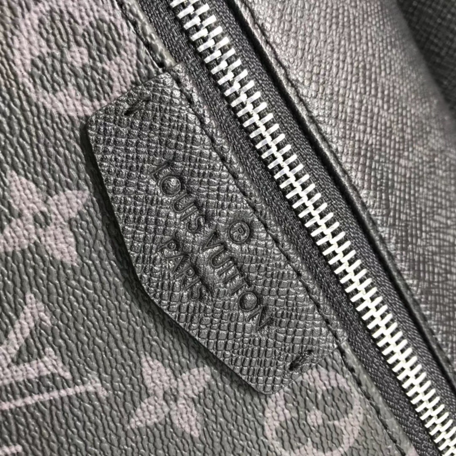 LV DISCOVERY M30230