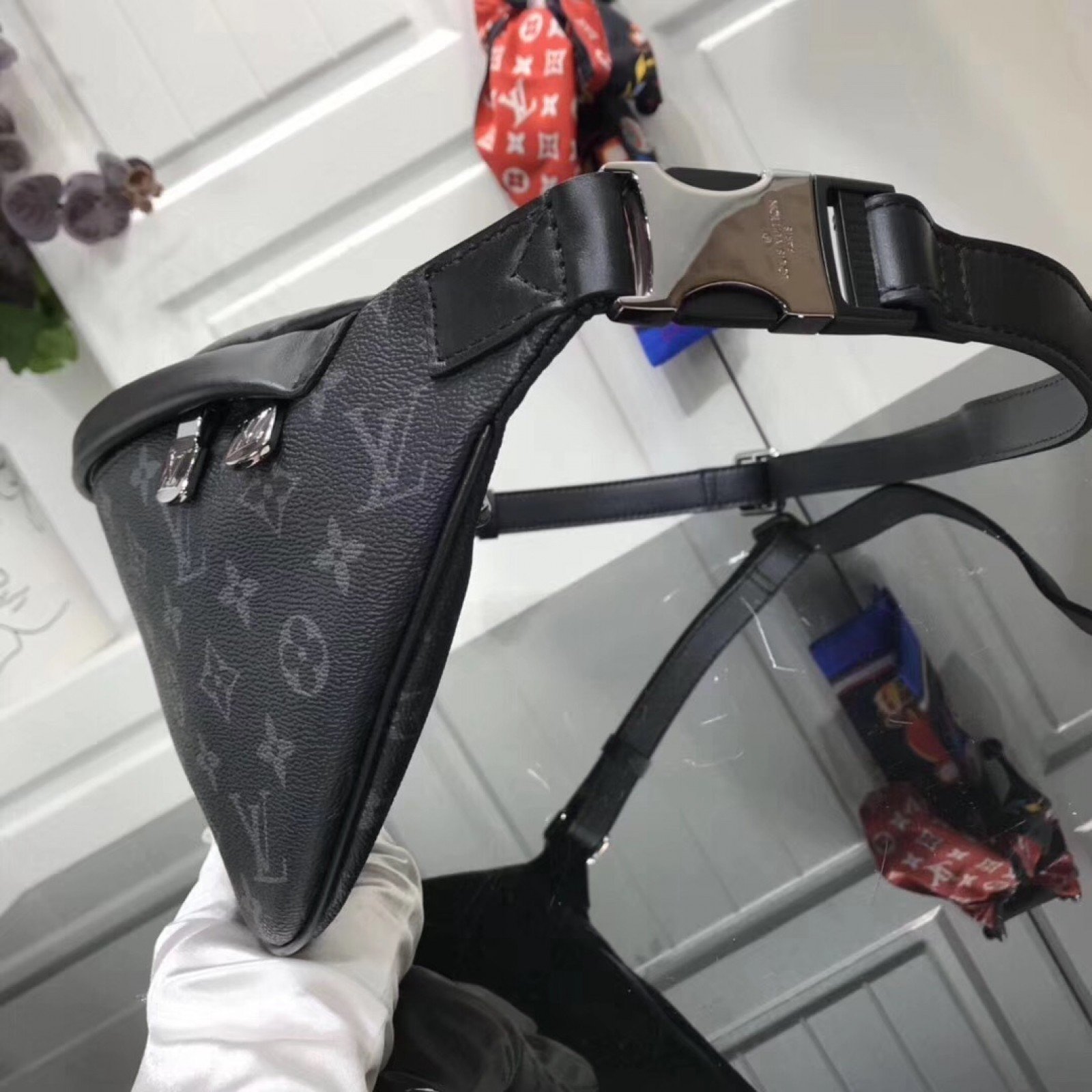LV DISCOVERY M44336