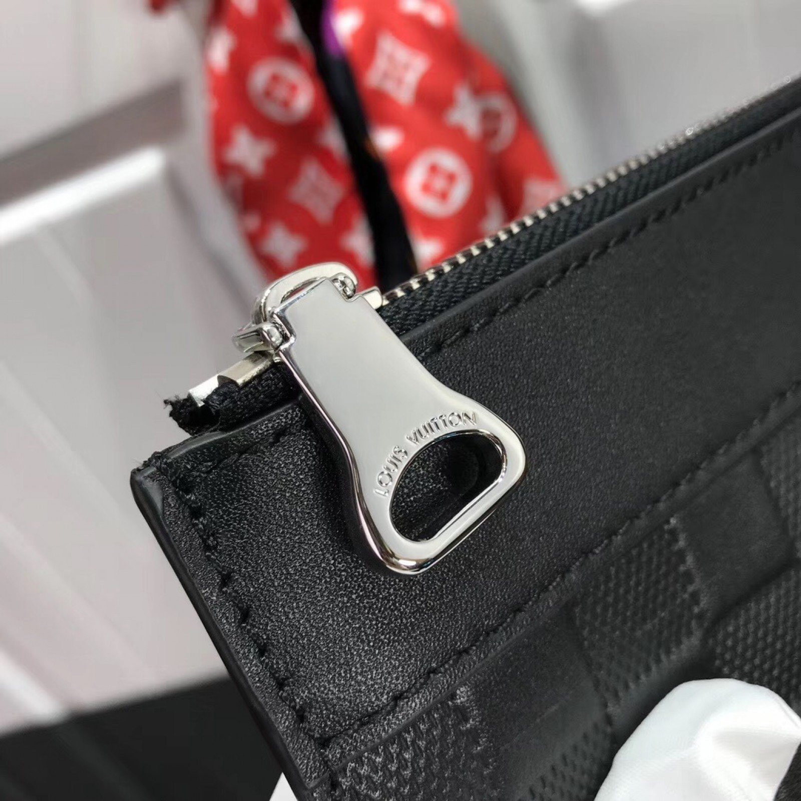 LV DISCOVERY POCHETTE M60112