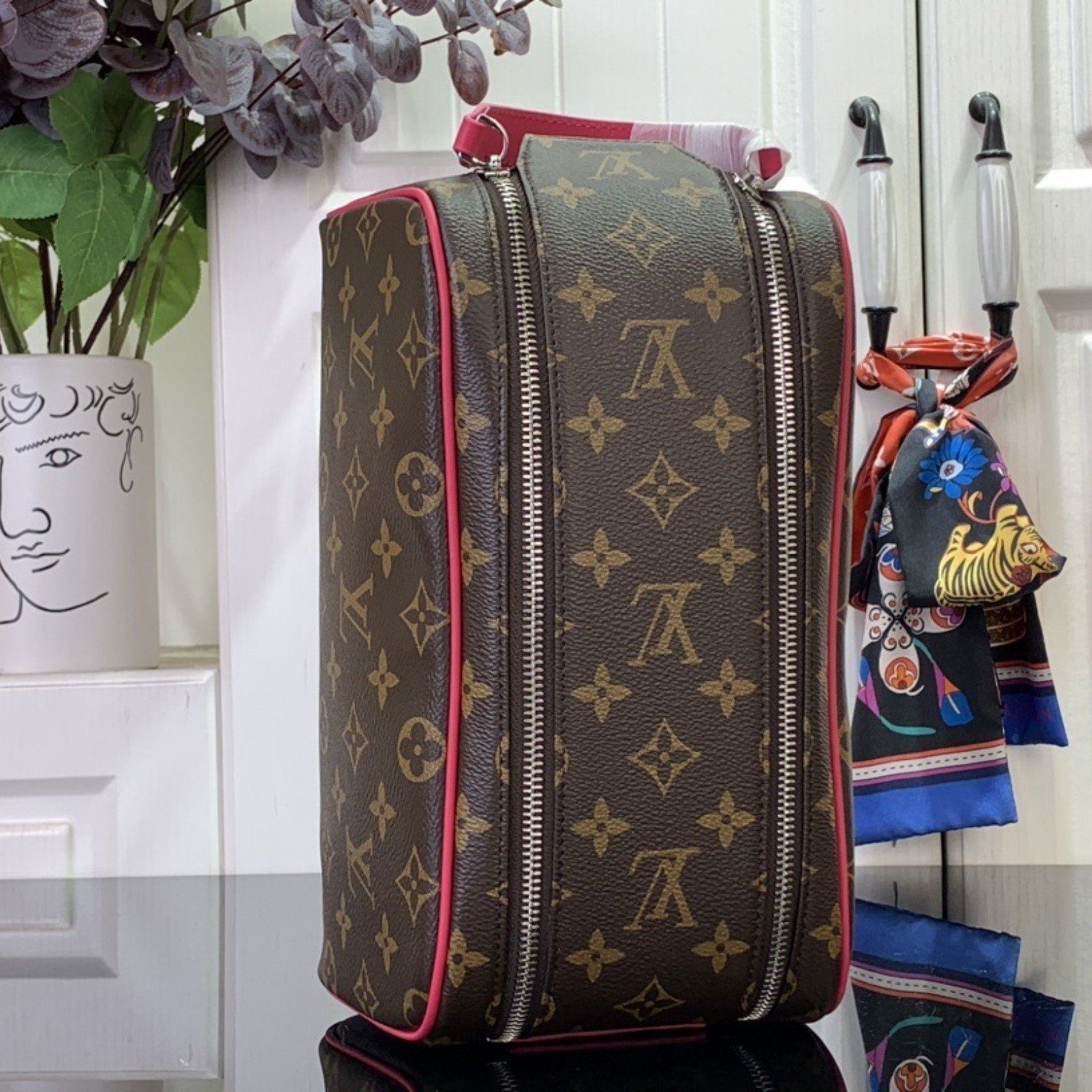 LV DOPP KIT   m12639