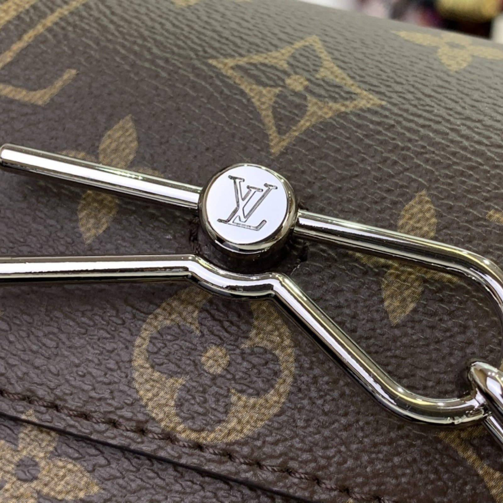 LV DOPP KIT   m12639