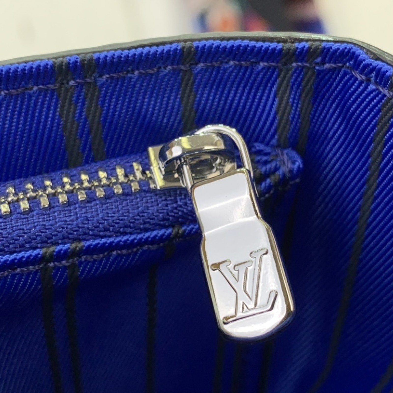 LV DOPP KIT   m12639