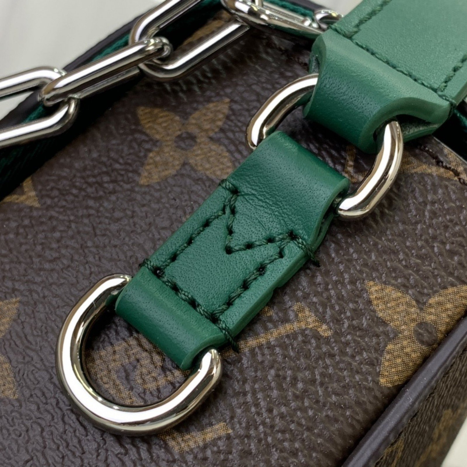 LV DOPP KIT   m12639
