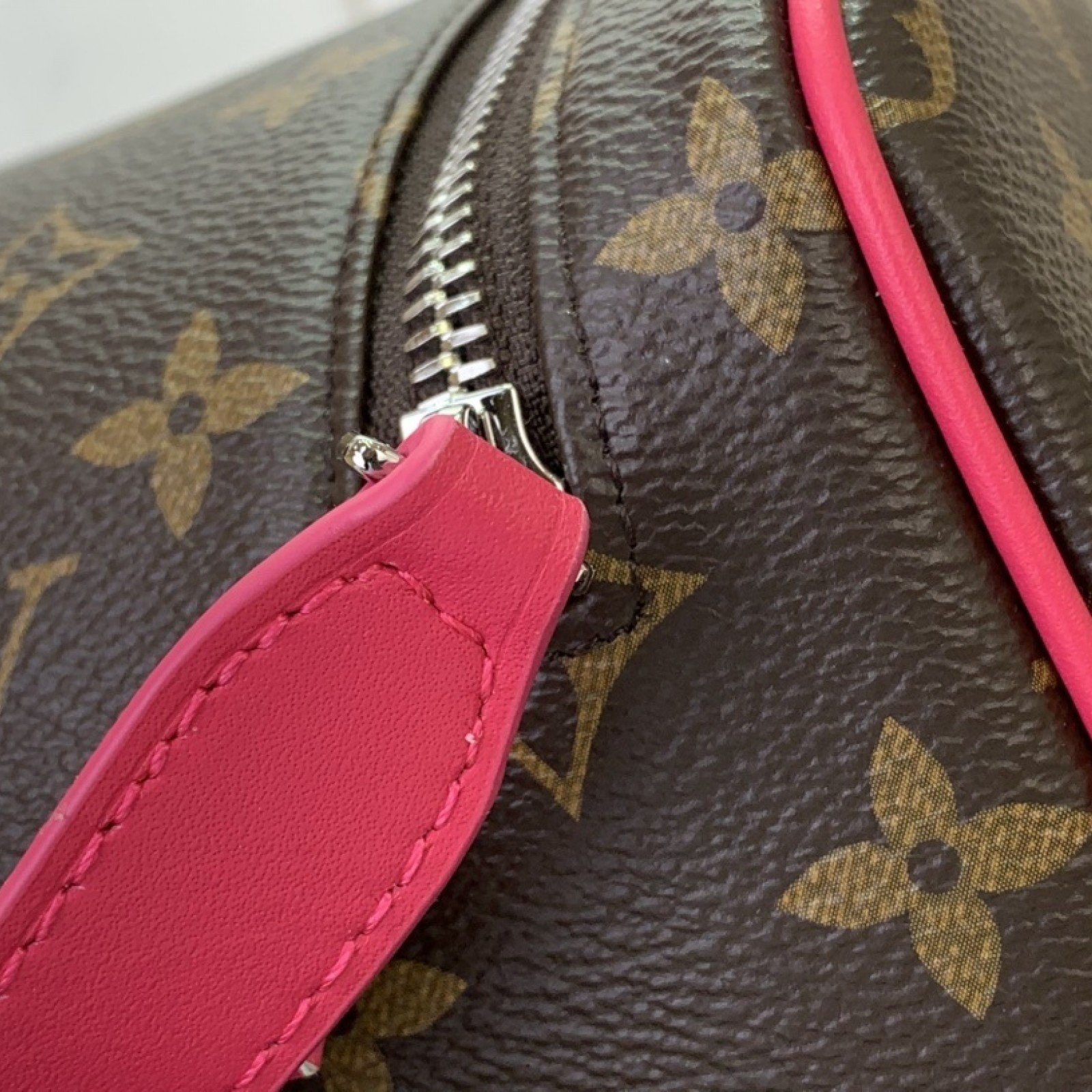 LV DOPP KIT   m12639