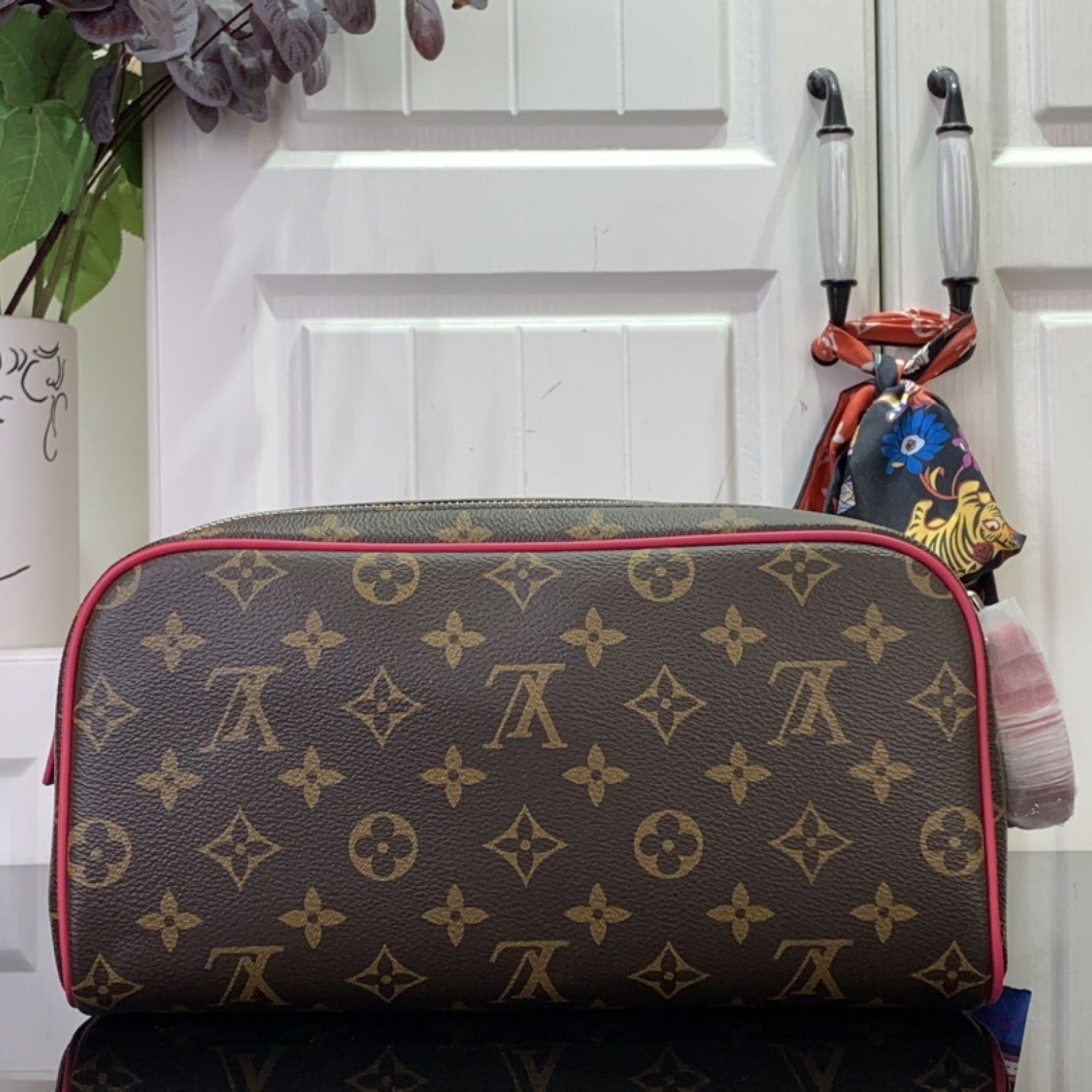 LV DOPP KIT   m12639