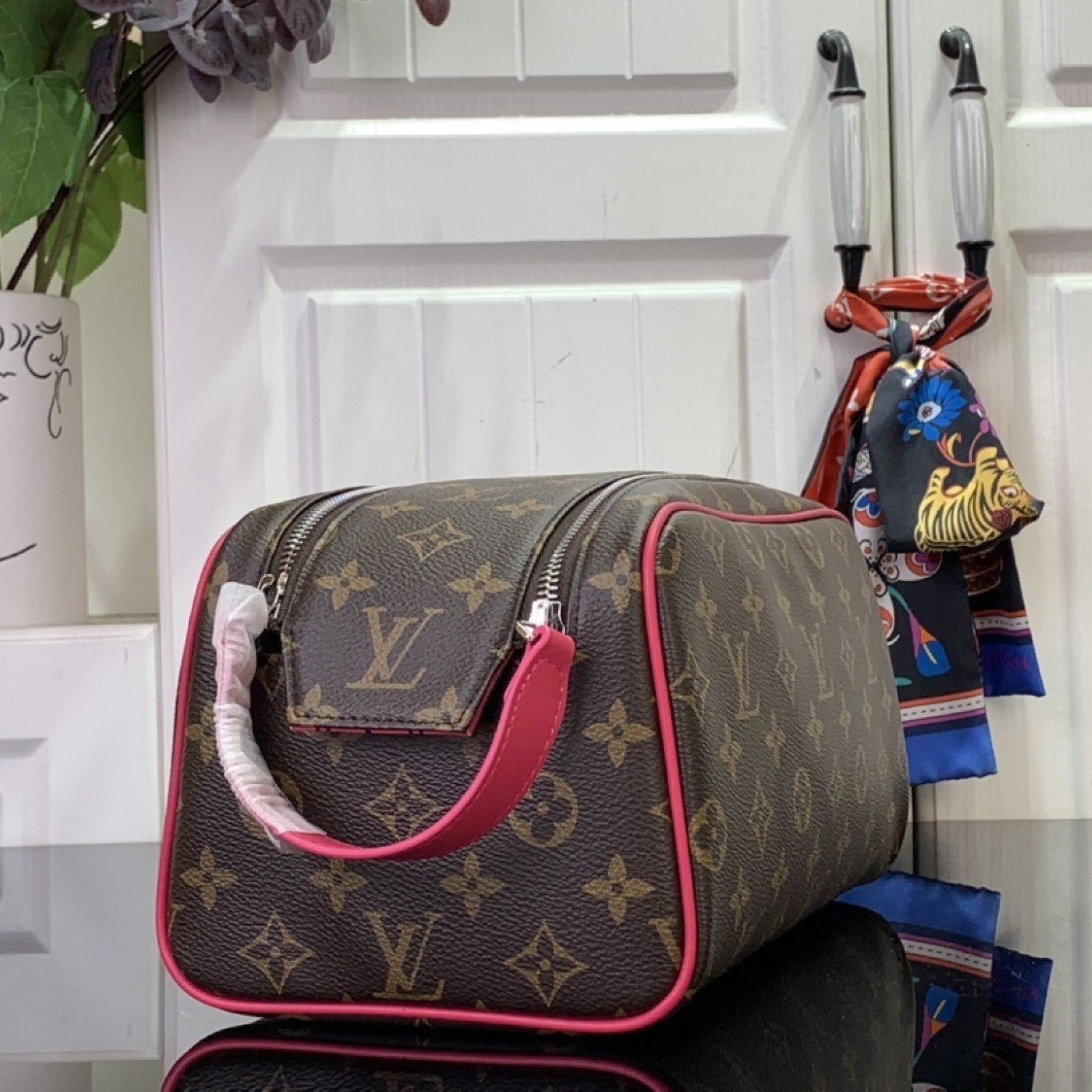 LV DOPP KIT   m12639