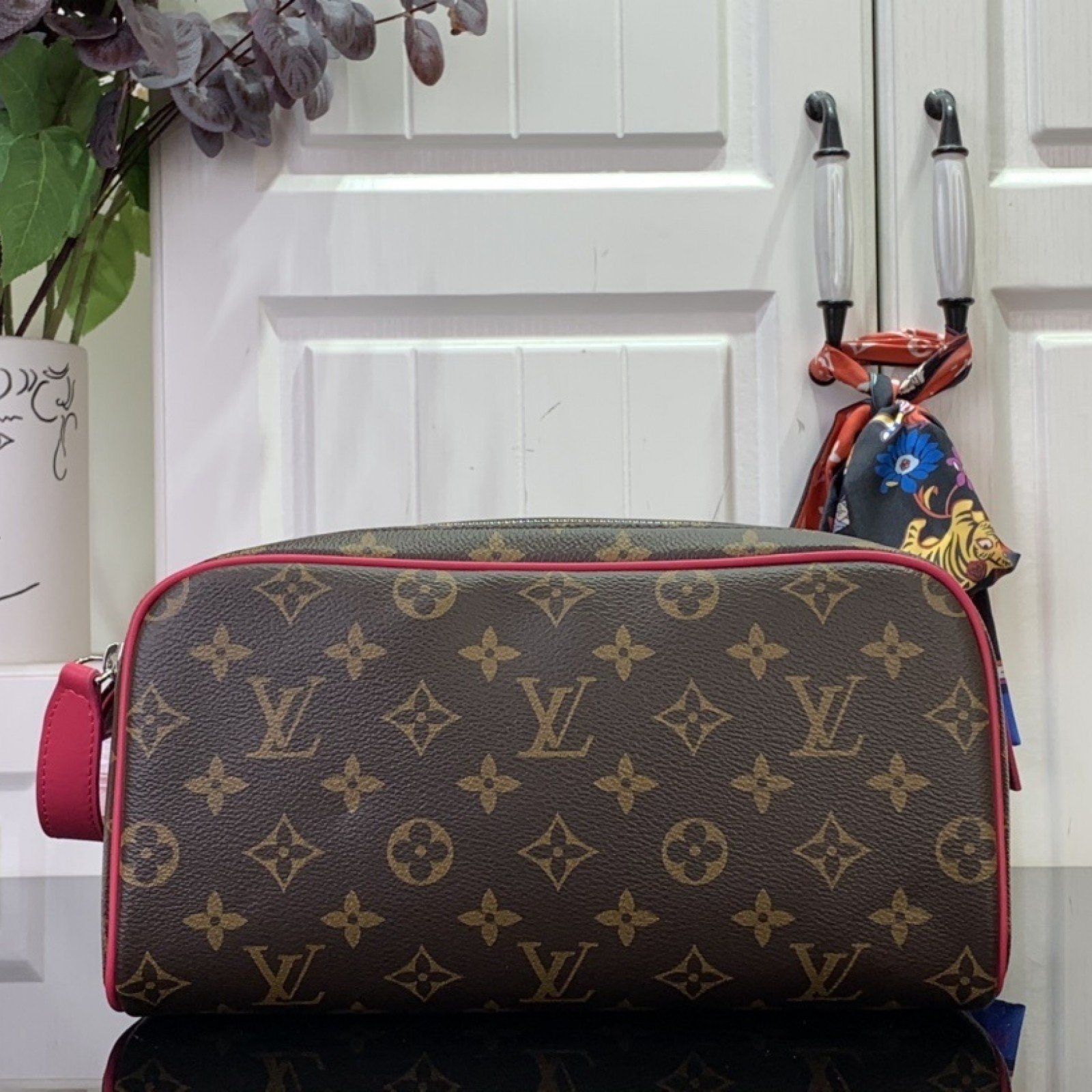 LV DOPP KIT   m12639