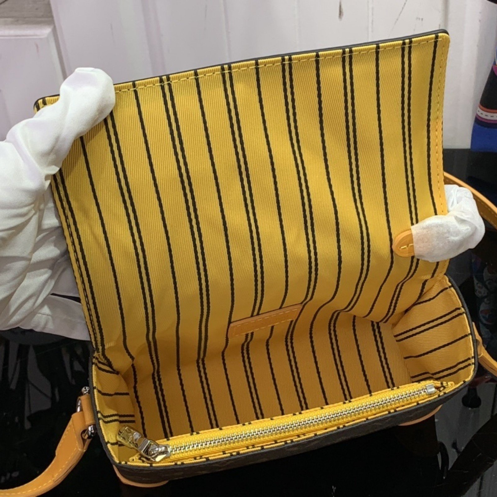 LV DOPP KIT   m12639