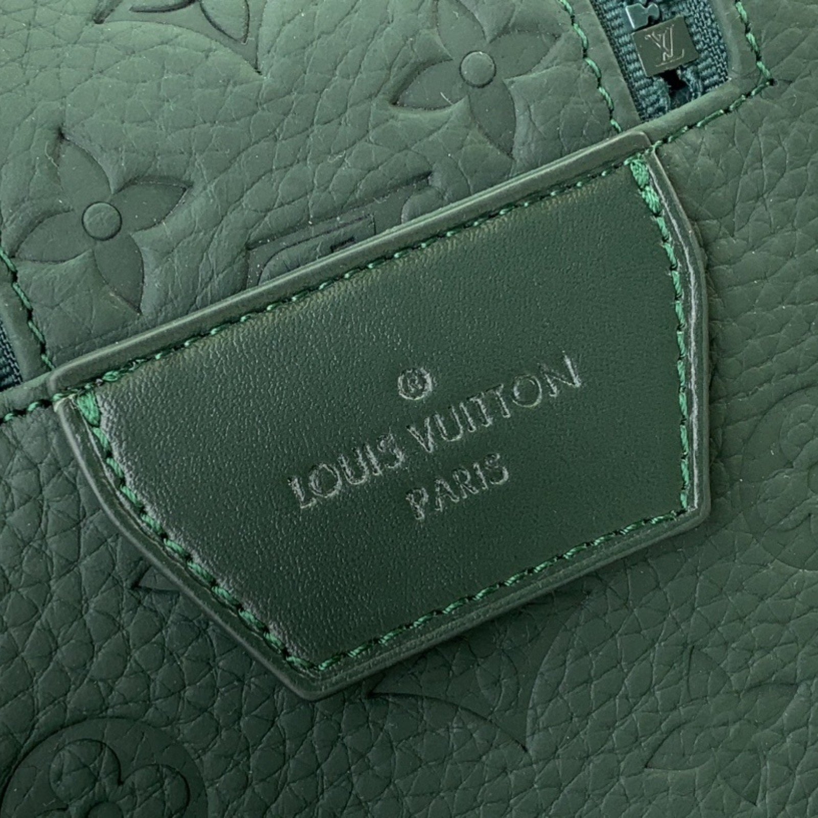 LV DOPP KIT  m24442