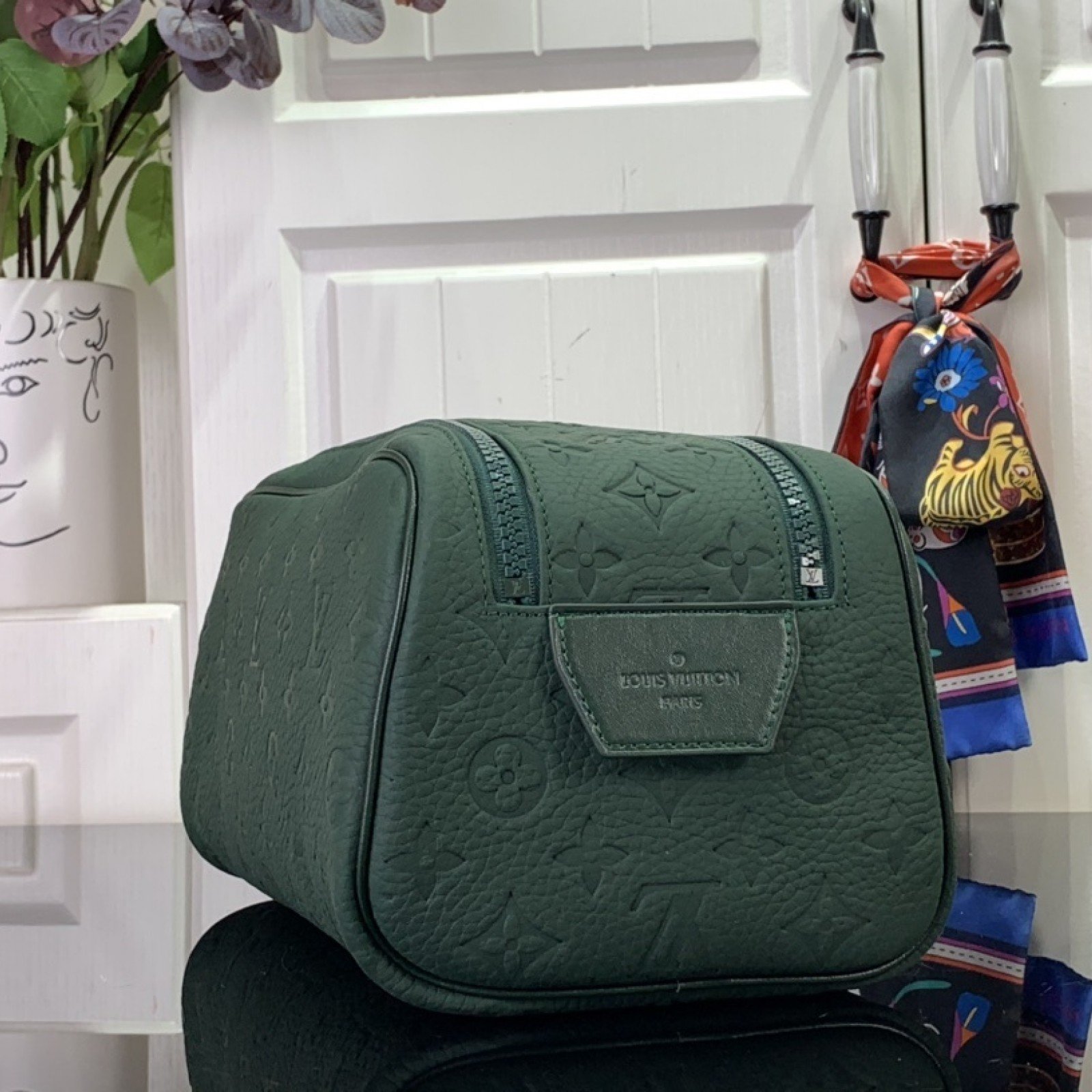 LV DOPP KIT  m24442