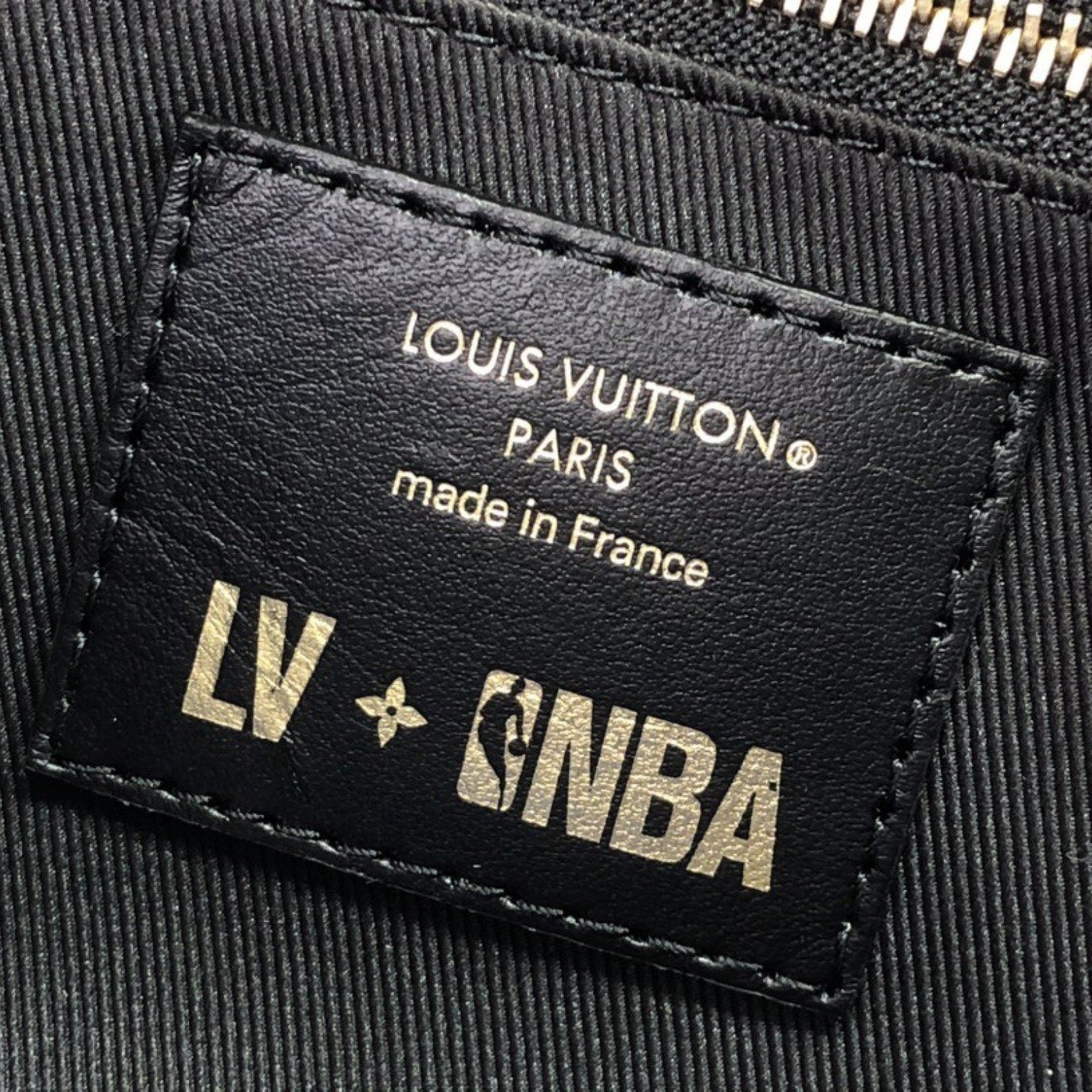 LV DOPP KIT M21106