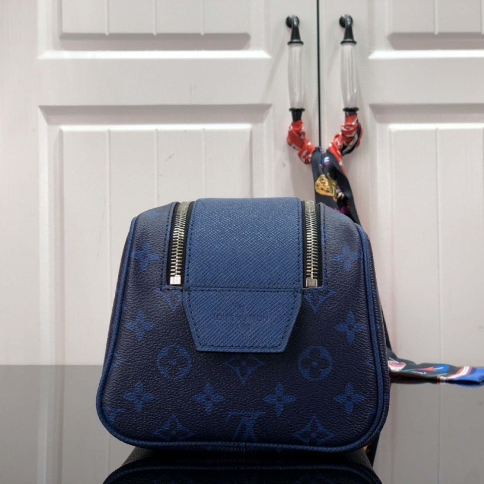 LV DOPP KIT TOILET POUCH M30849