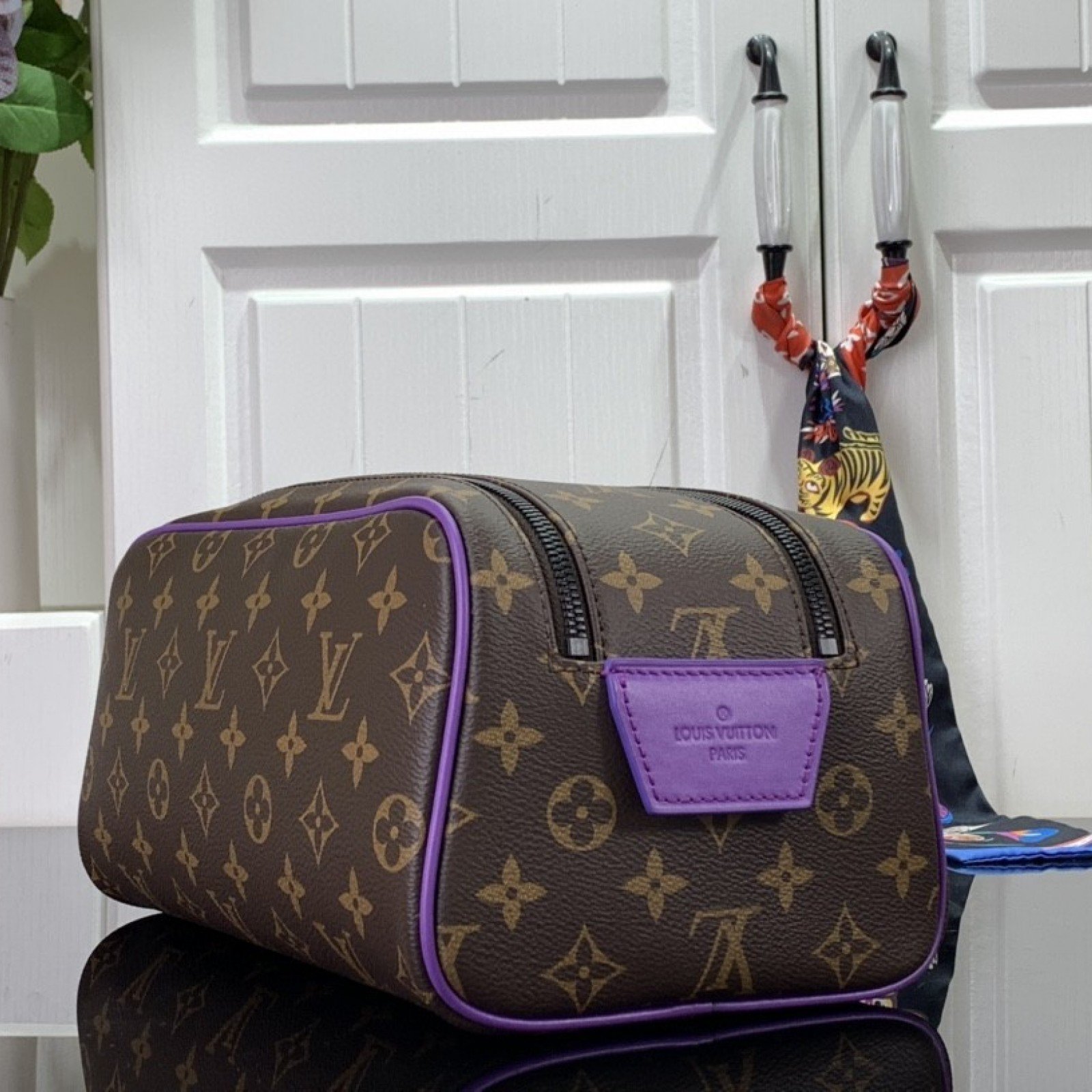 LV DOPP KIT TOILET POUCH M46253
