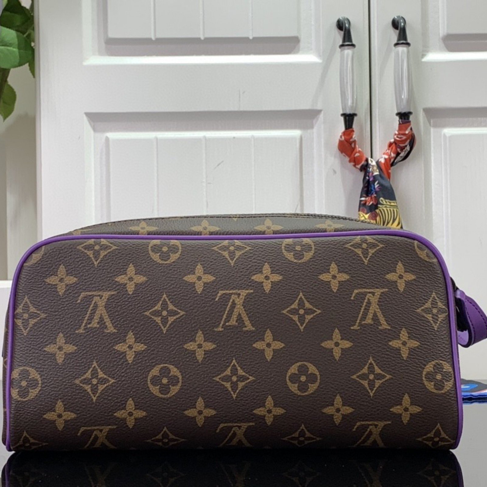 LV DOPP KIT TOILET POUCH M46253