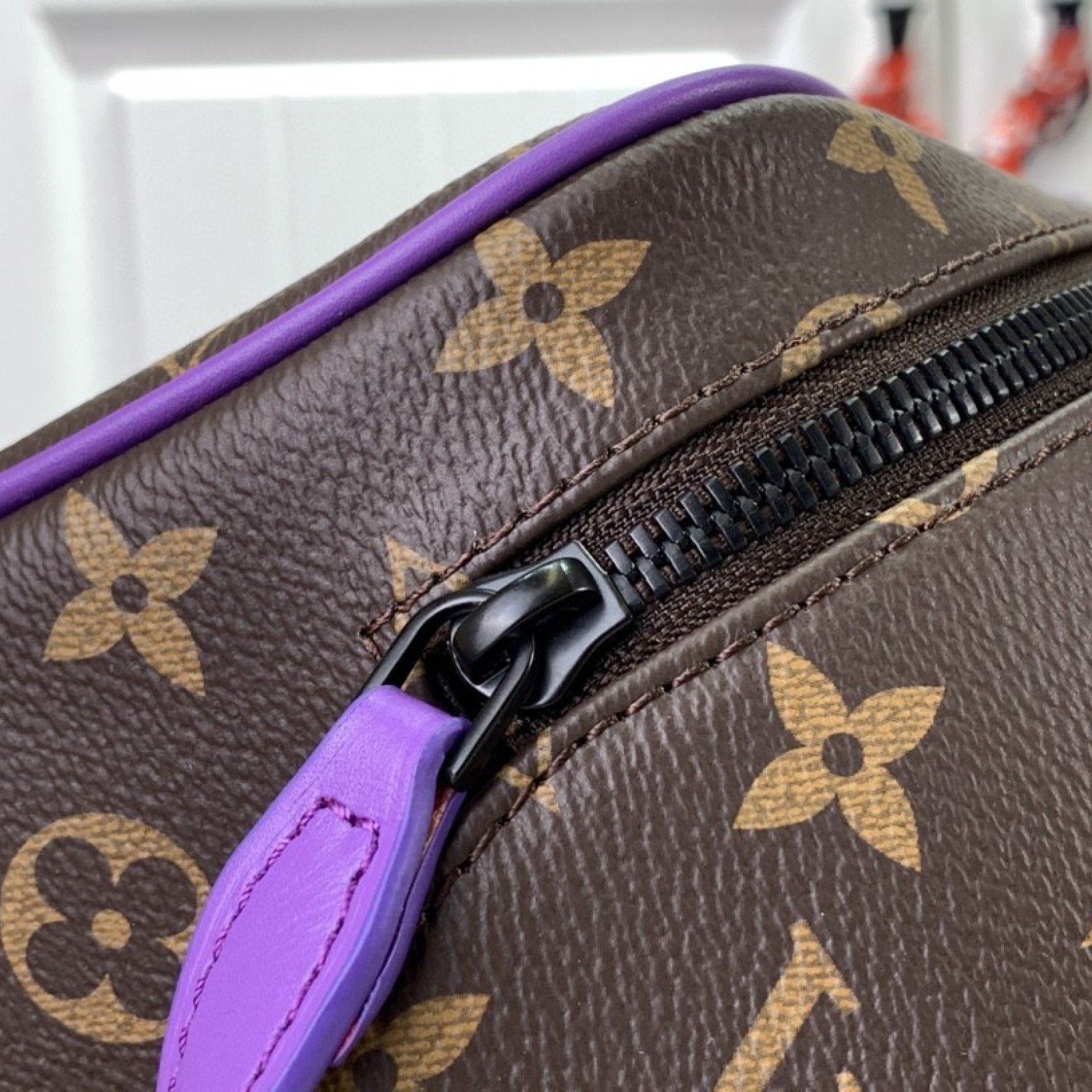LV DOPP KIT TOILET POUCH M46253